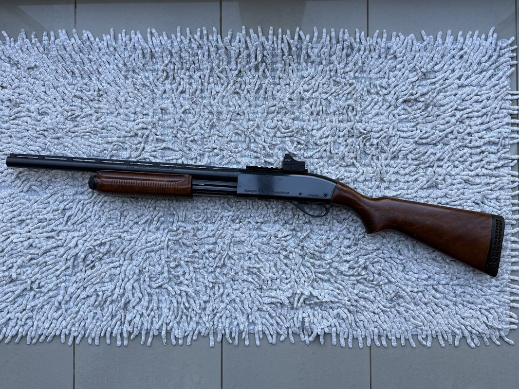 Remington Model 870 Magnum 12/76 Pumpgun Vorderschaftrepetierflinte – Bild 1
