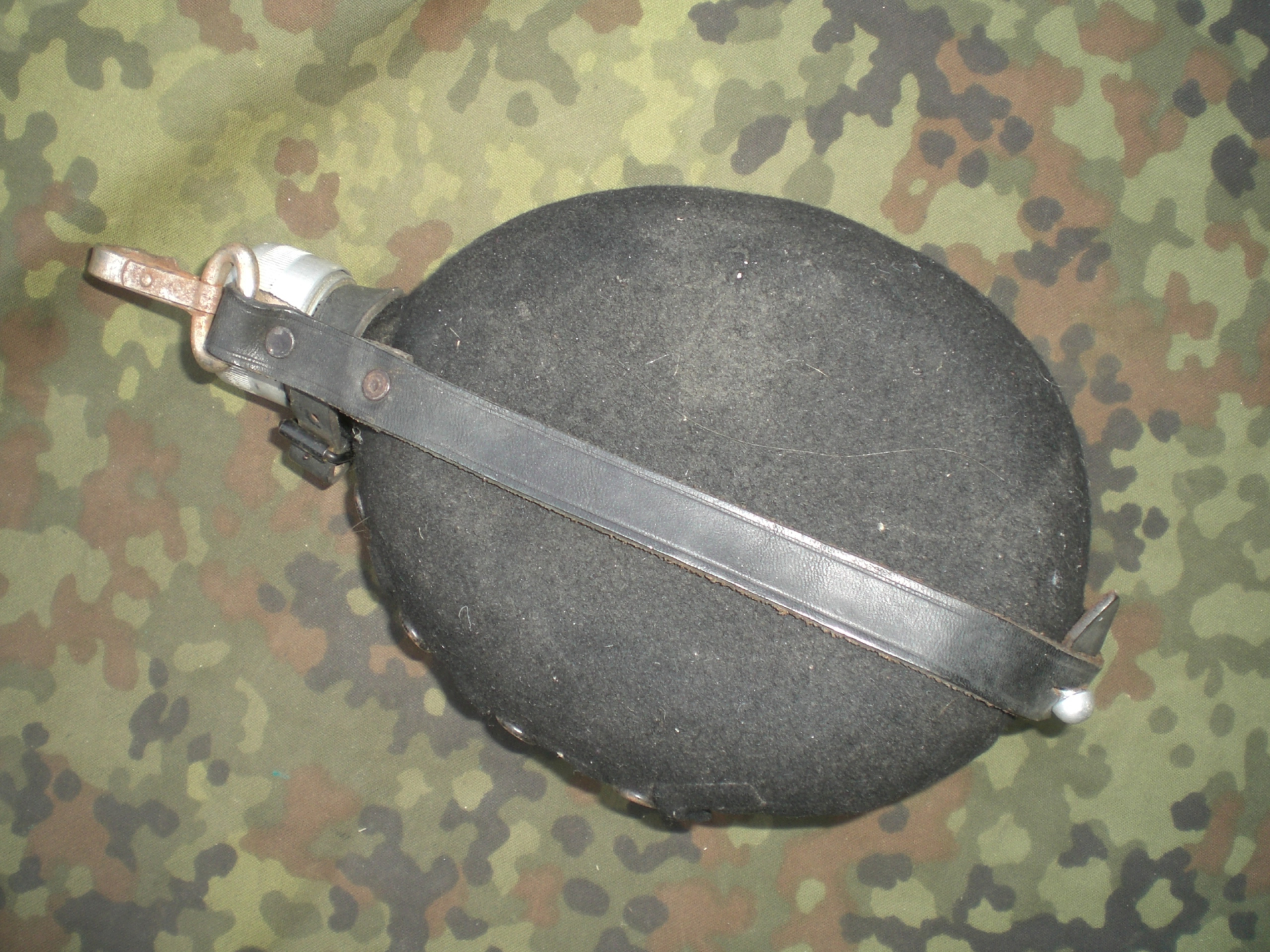 Nicht Wehrmacht Feldflasche der schwarzen Truppe 2. Weltkrieg – Bild 2