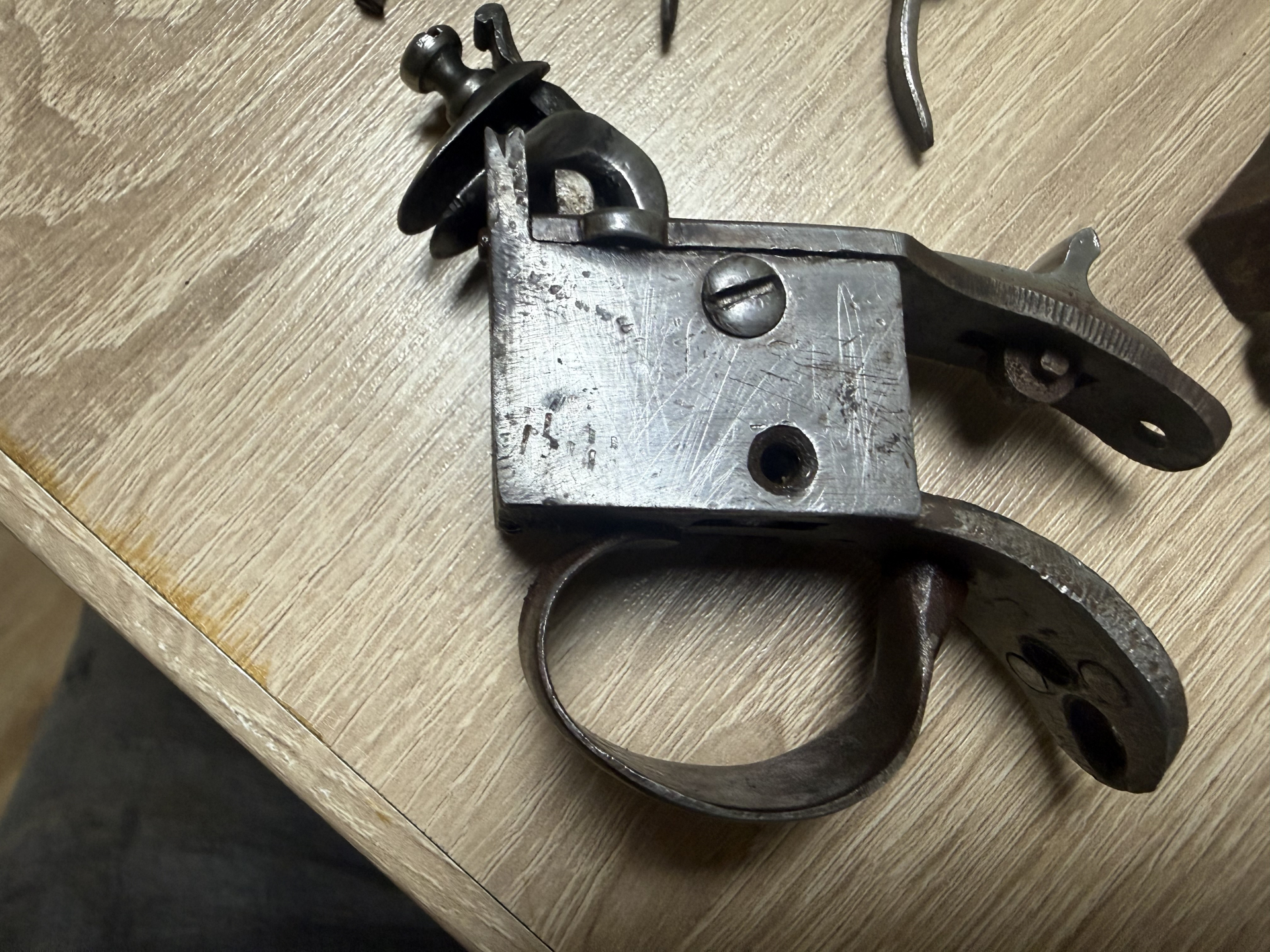 Teile einer Steinschloß wendelaufpistole – obrázek 3