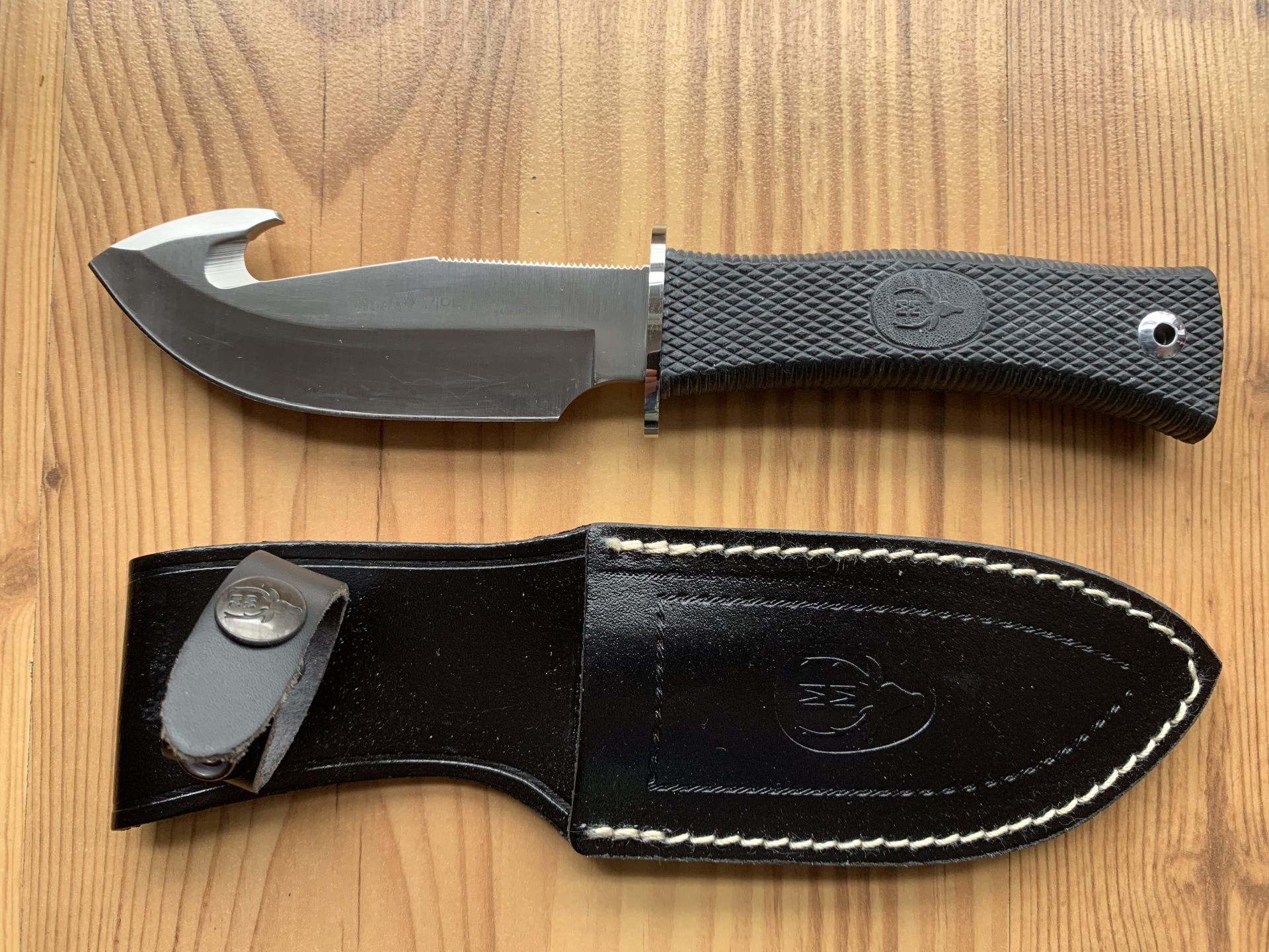 MUELA-Jagdmesser "VIPER" m. Kratongriff, in schwarzer Lederscheide m. Druckknopf – Bild 3