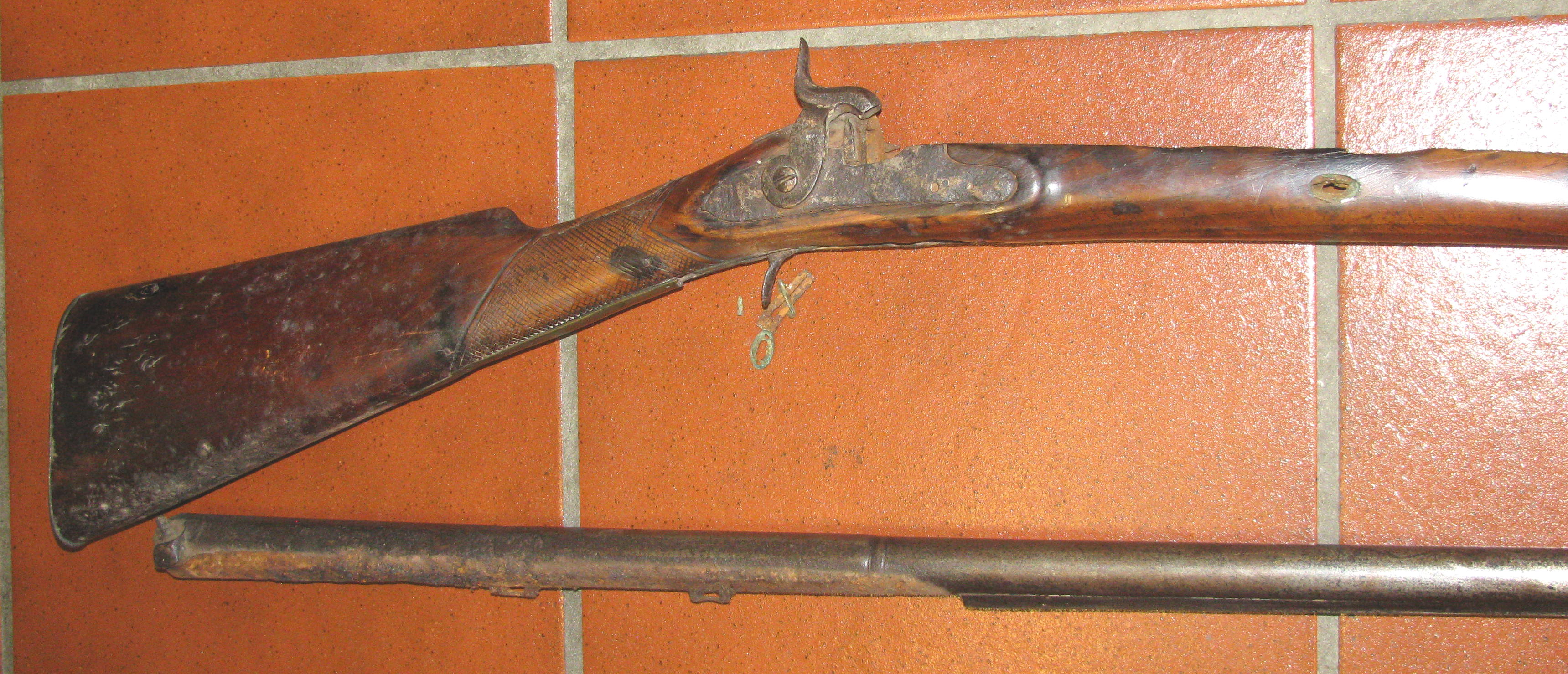 Altes Perkussion Vorderlader Gewehr, in schlechten Zustand – Bild 6
