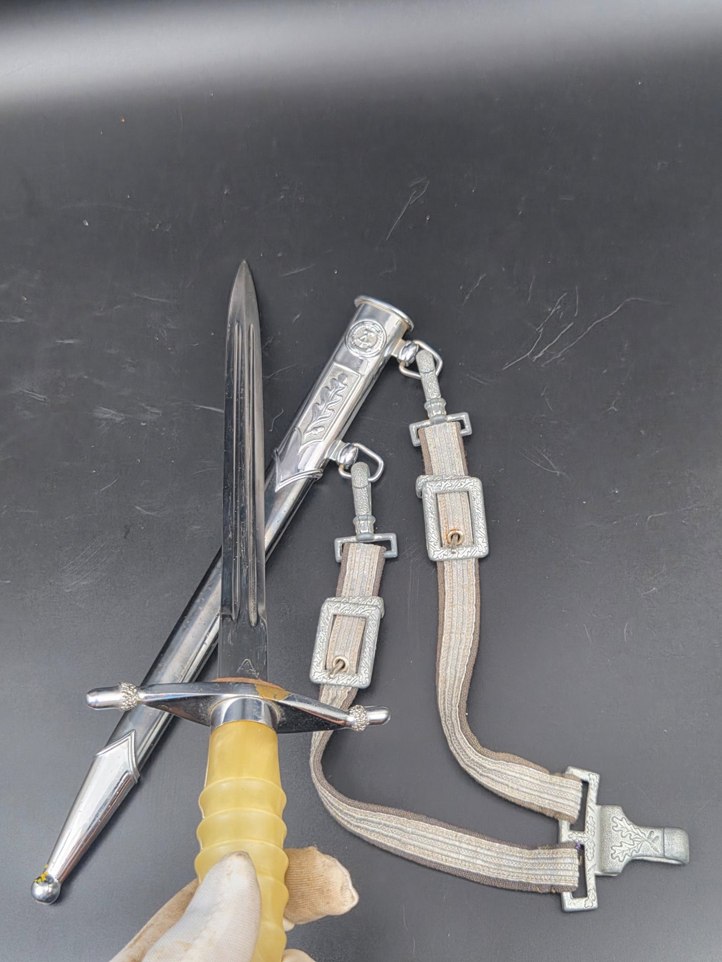 SELTENE Sonderserie! NVA Ehrendolch für Offiziere, NVA Dolch LA / LU mit Gehänge S2034 MFS – Bild 1