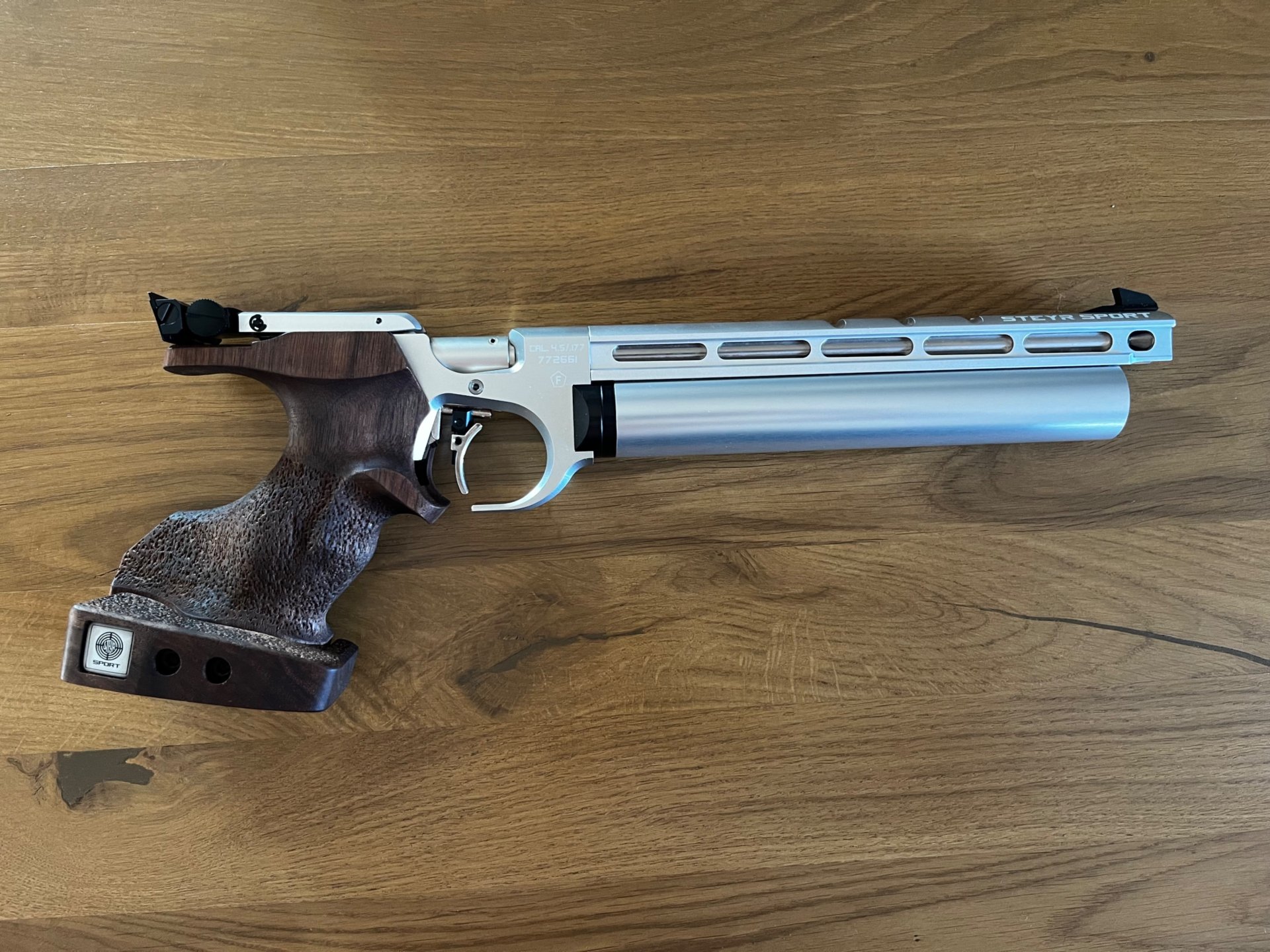 Steyr Evo 10 Matchpistole / Silber / 4,5mm / Gr. L / Rechtshänder – Bild 2