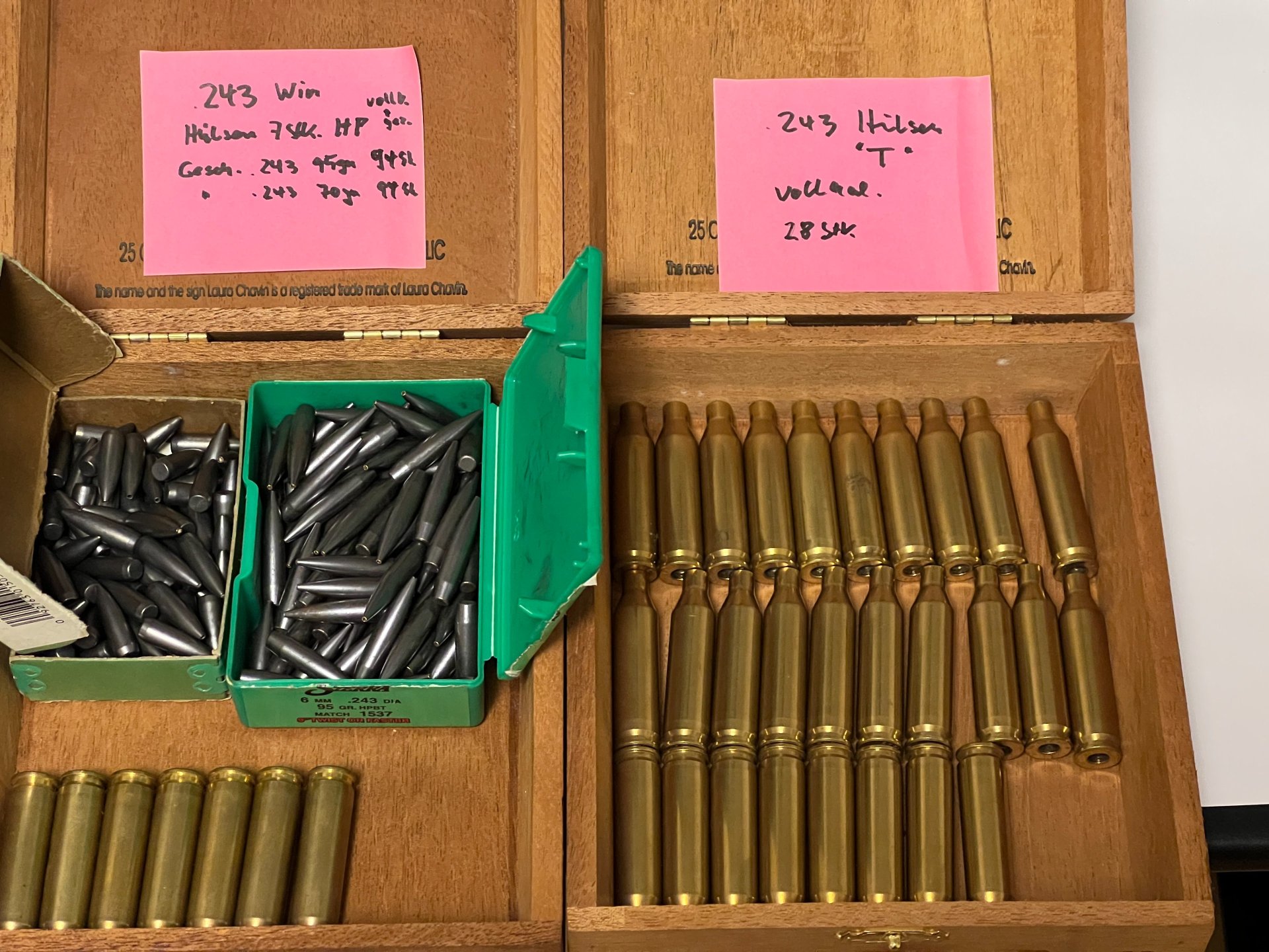.243 Win Konvolut Geschosse Sierra und Hülsen T und HP – Bild 1
