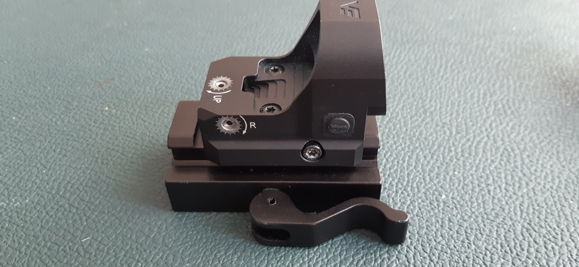 Vector Optics Red Dot mit Schnellspann Montagne f. Picatinny/Weaver – Bild 2