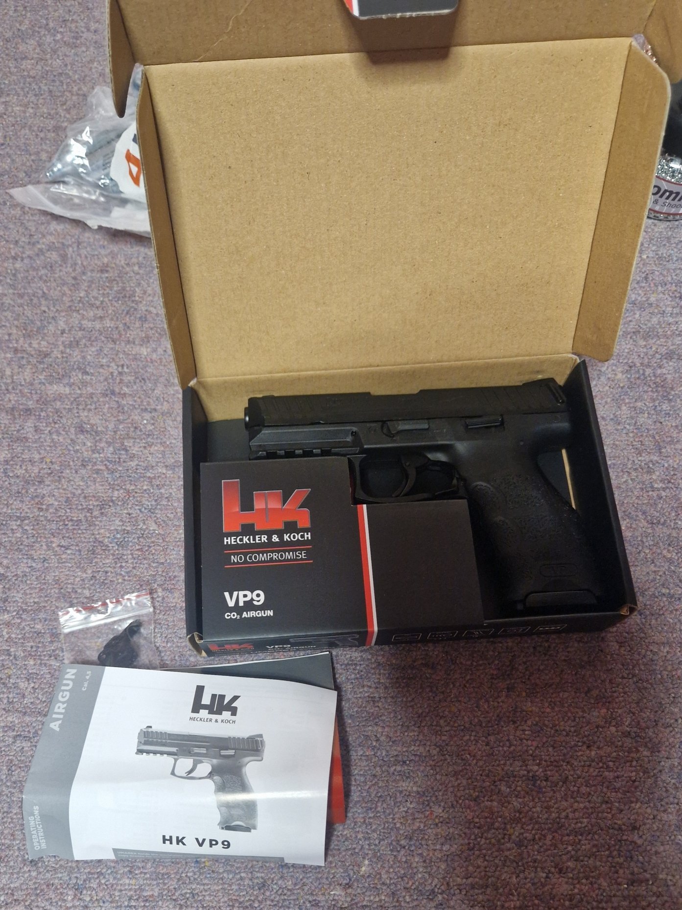Heckler & Koch VP9 Schwarz - 4,5 mm Stahl BB Blowback Co2-Pistole – Bild 4
