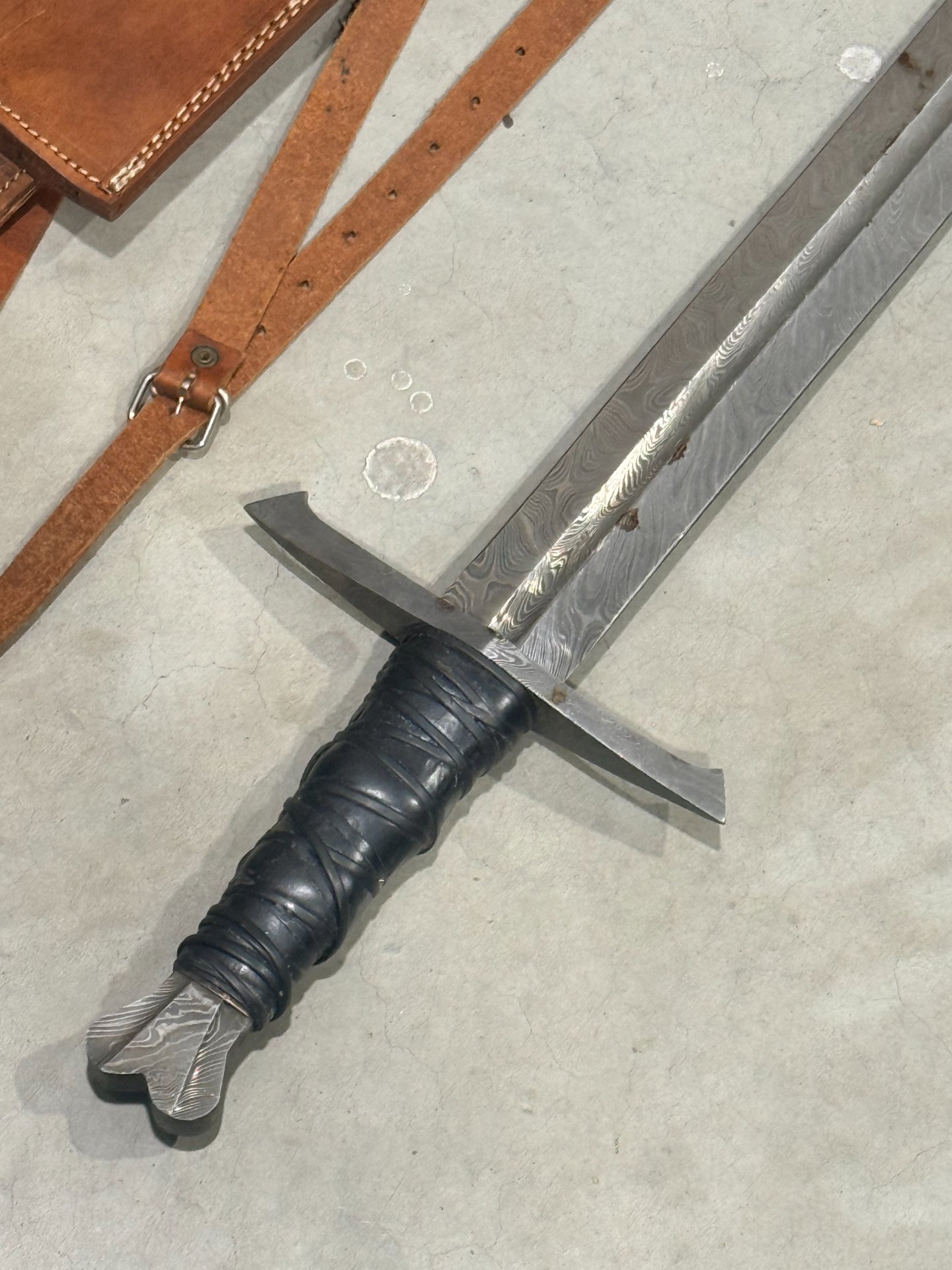 Double Edge Damascus Schwert mit Leder Mantel (wood Griff)Custom Handmade 39 Inches Leather Hand – Bild 5