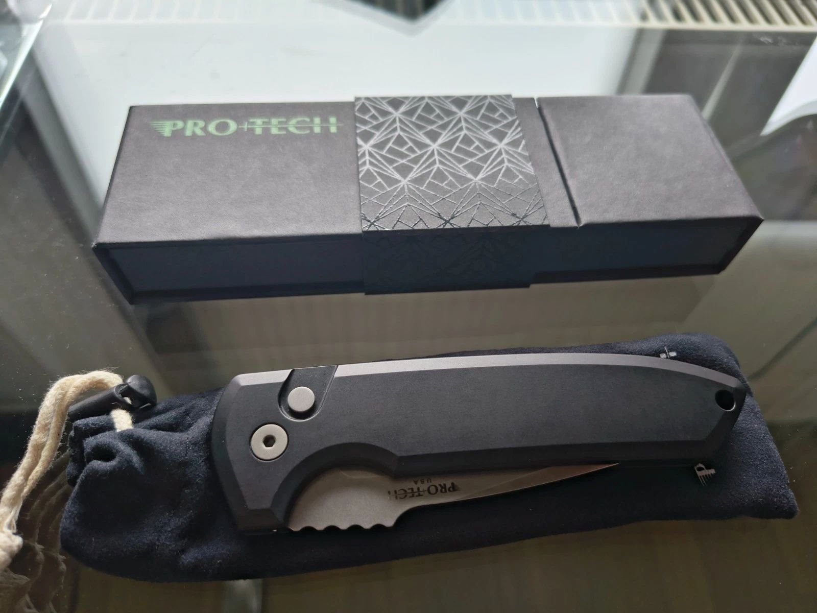 NEW - Pro-Tech Rockeye Auto Solid Black LG301 - Complete with Box – Bild 1