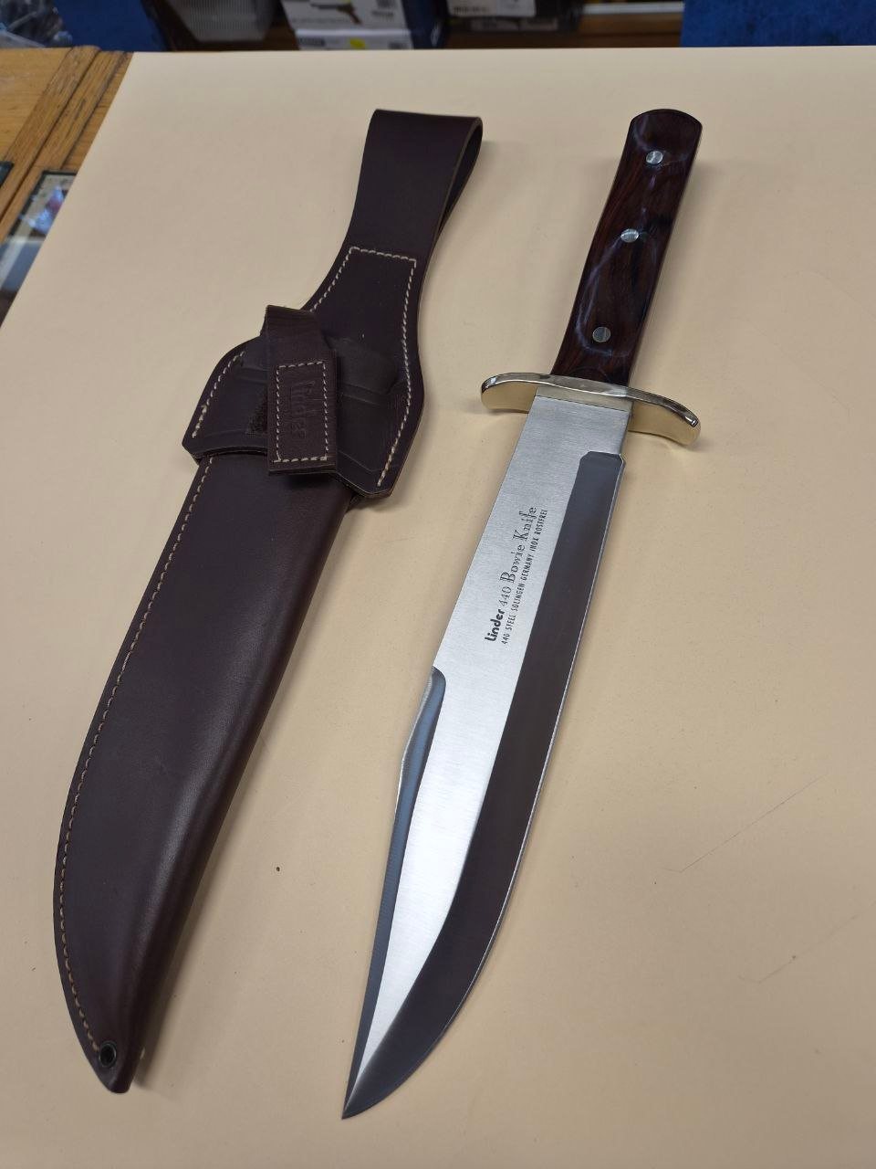 Aus einer Sammlung: Linder 440 Bowie Knife mit Lederscheide – Bild 1