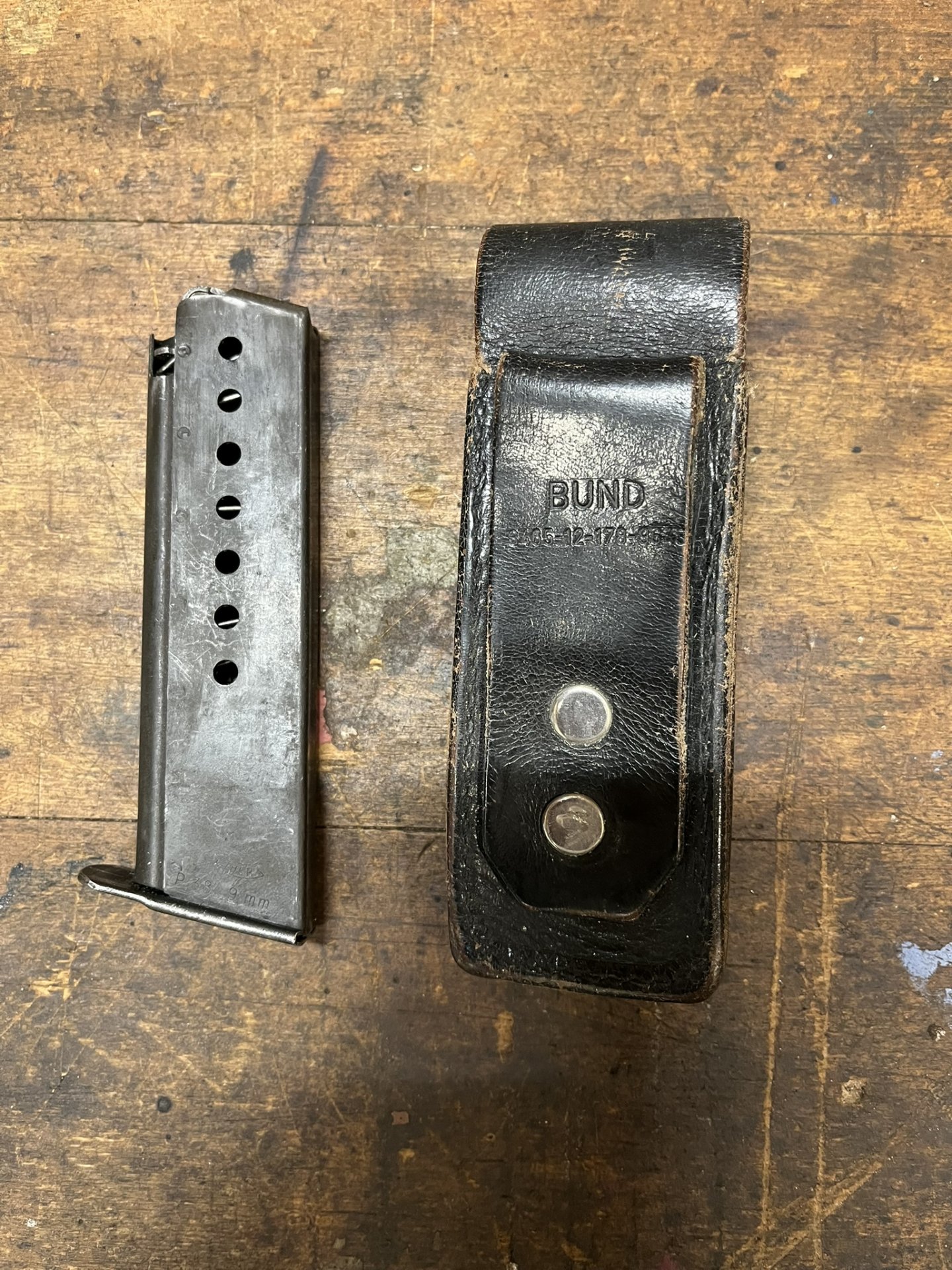 orig.WALTHER P1, 70er Jahre Bundeswehr Magazin 9mm, 8 Schuss+ Ledertasche – Bild 2