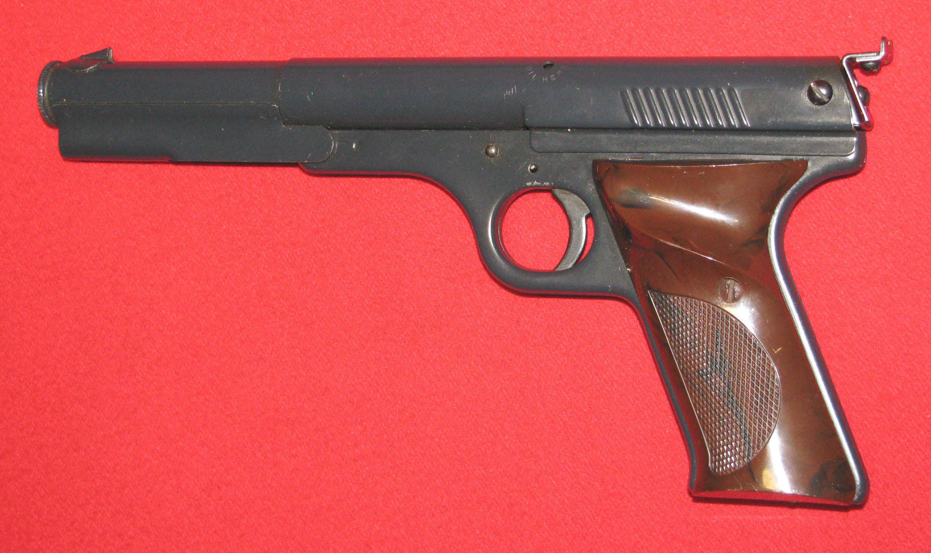 DAISY / USA, eine Kinder - Luftpistole aus Blech mit Kunststoff - Griffschalen in 4,5mm – Bild 1