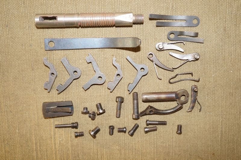 Konvolut (31 Stück) gebrauchte Ersatzteile für verschiedene Percussions Revolver – Bild 1