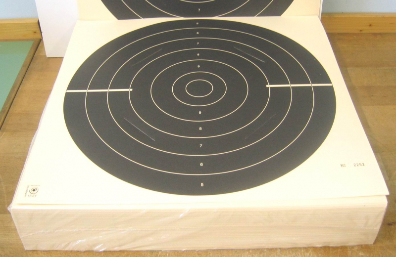 250 Kleinkaliberscheiben Duell, 55 x 52 cm, mit 4 Schlitzen, NEU – Bild 1