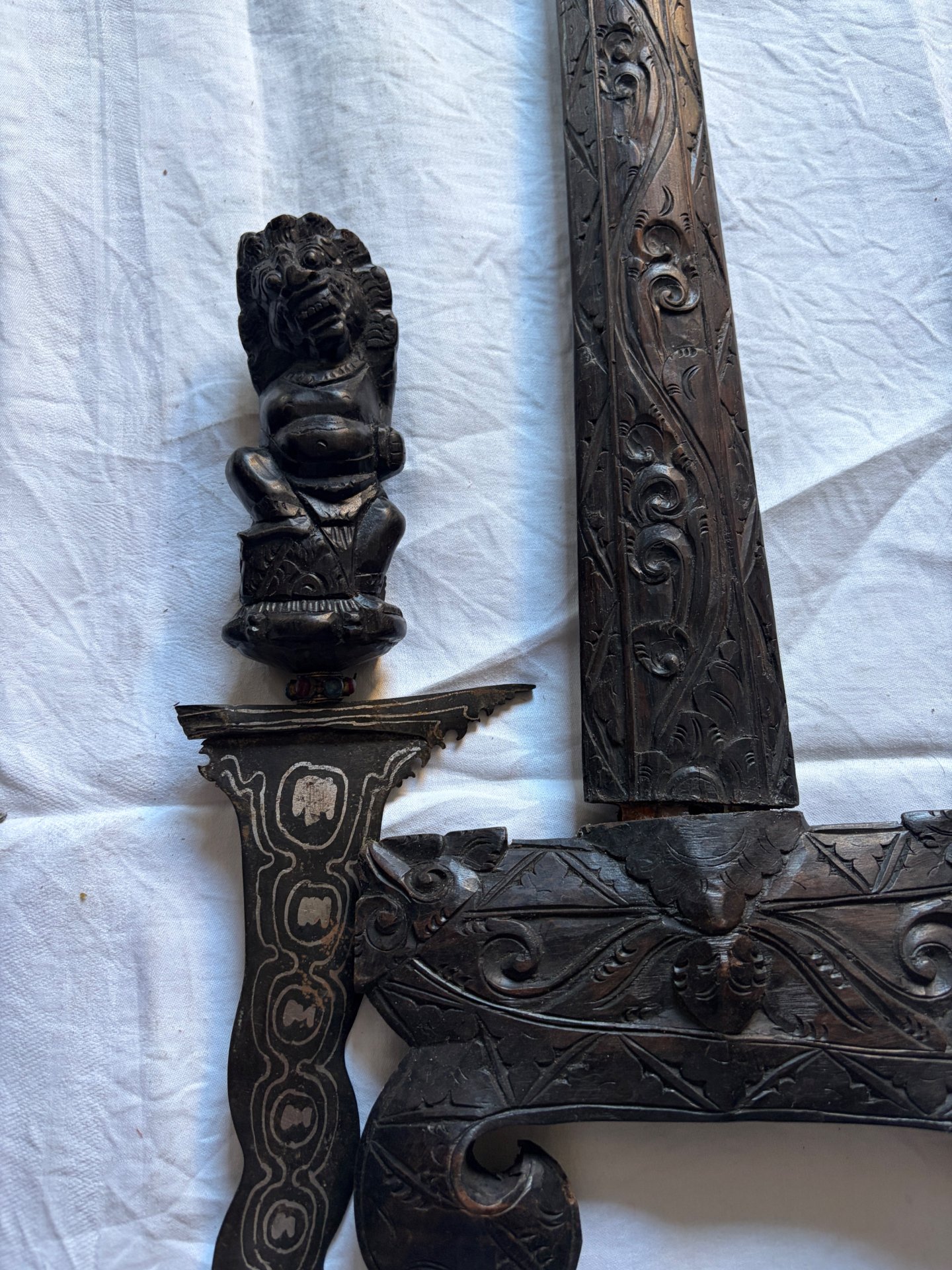 3 Kris / Keris Dolche mit Scheiden – Indonesien/Südostasien? – Bild 3