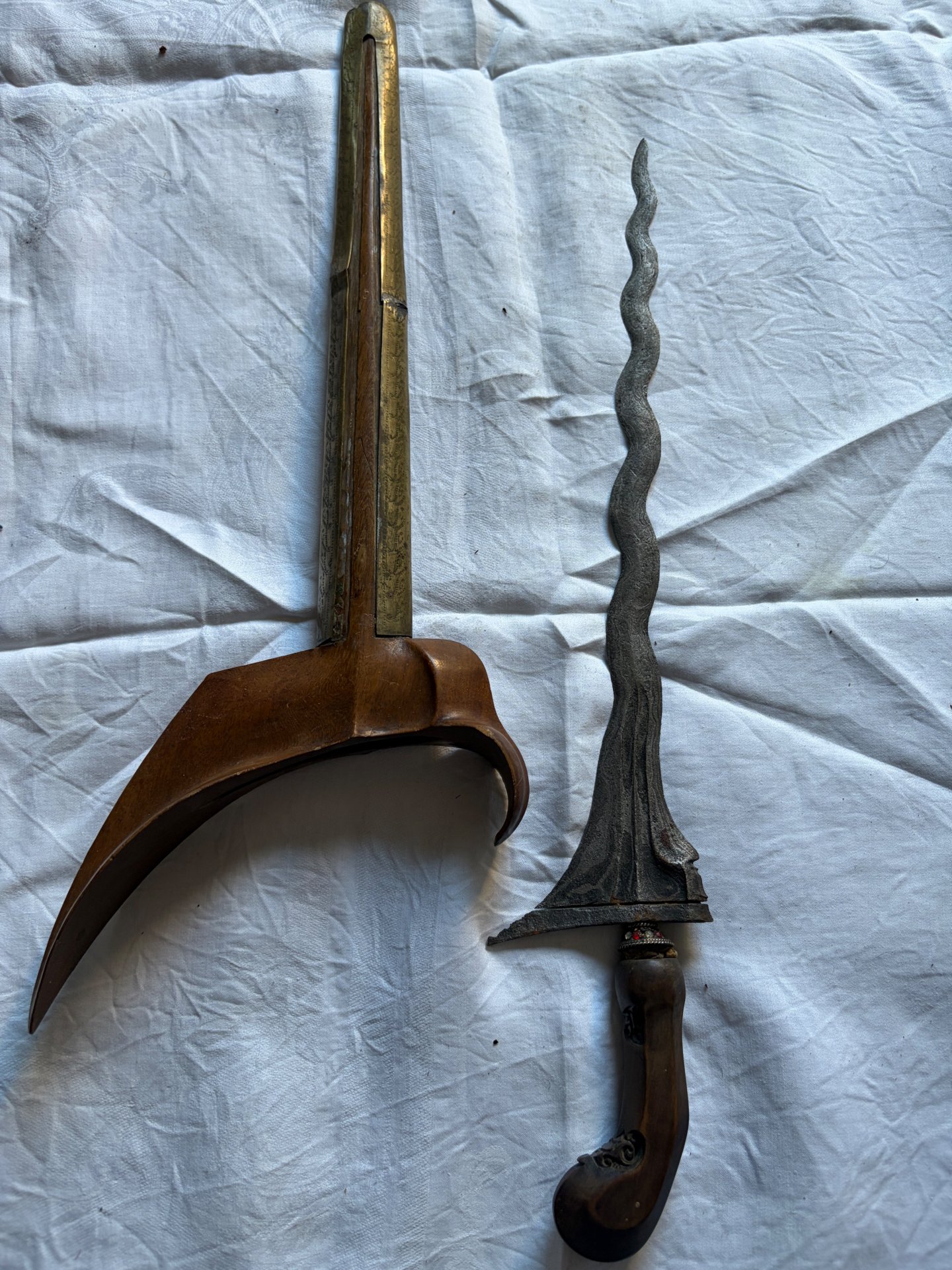 3 Kris / Keris Dolche mit Scheiden – Indonesien/Südostasien? – Bild 4