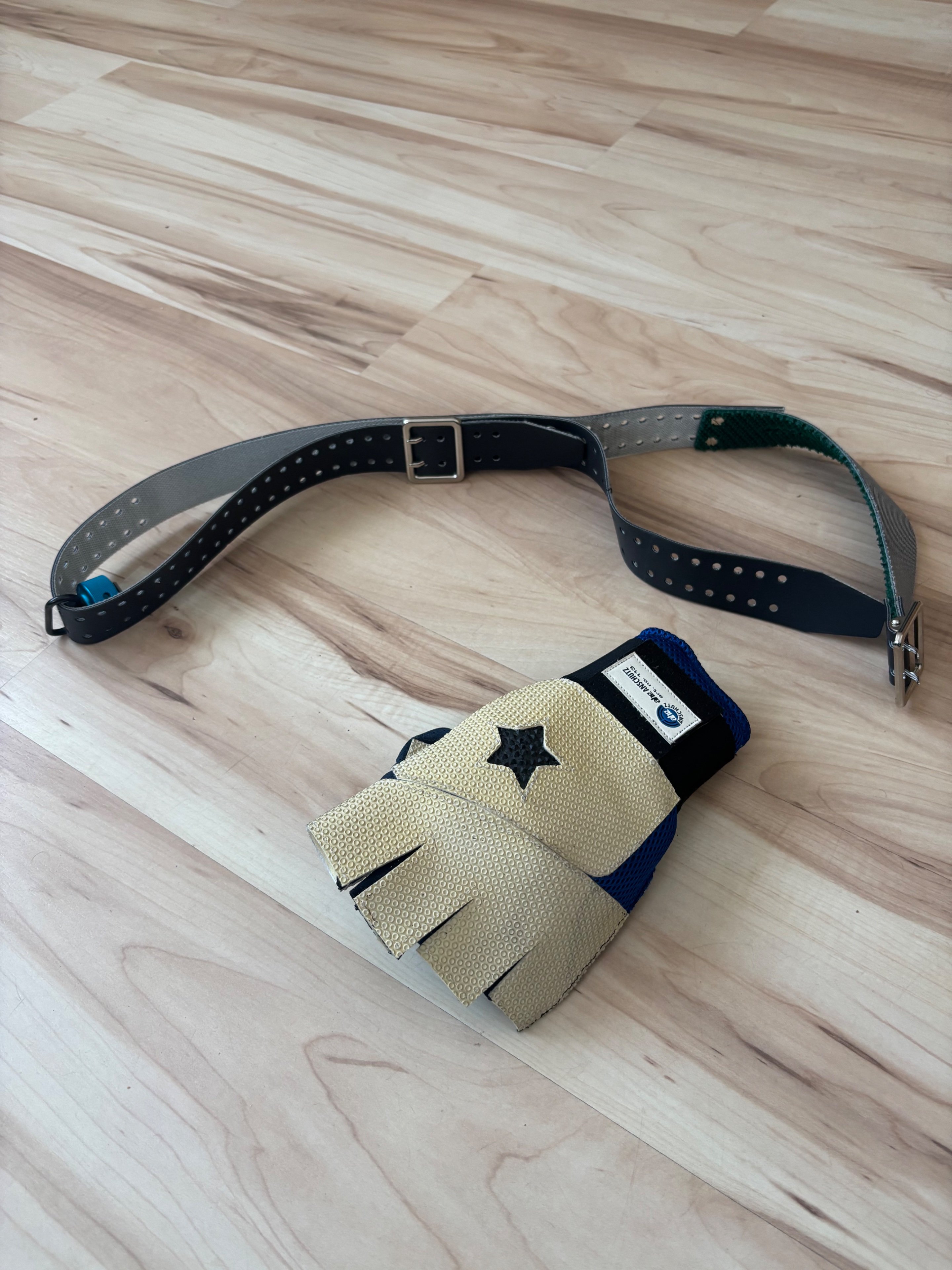 Schießriemen + Schießhandschuh + Riemenbügel – Bild 1