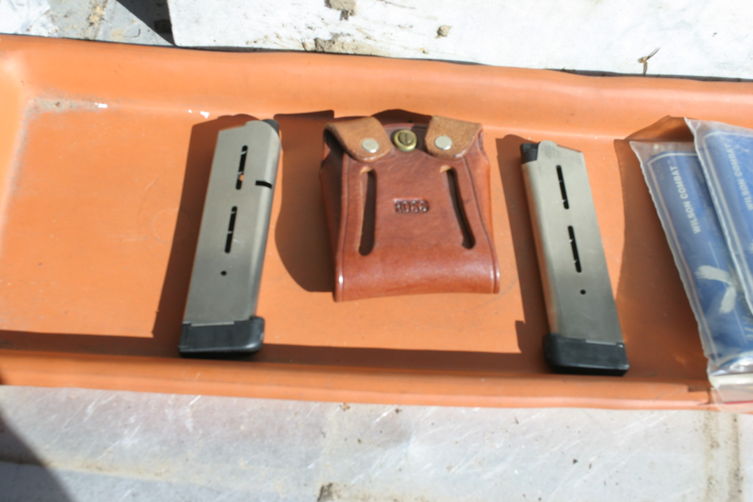 Magazinhalter von Ross und 2 Magazine für Colt 1911 in .45 von Wilson – Bild 2