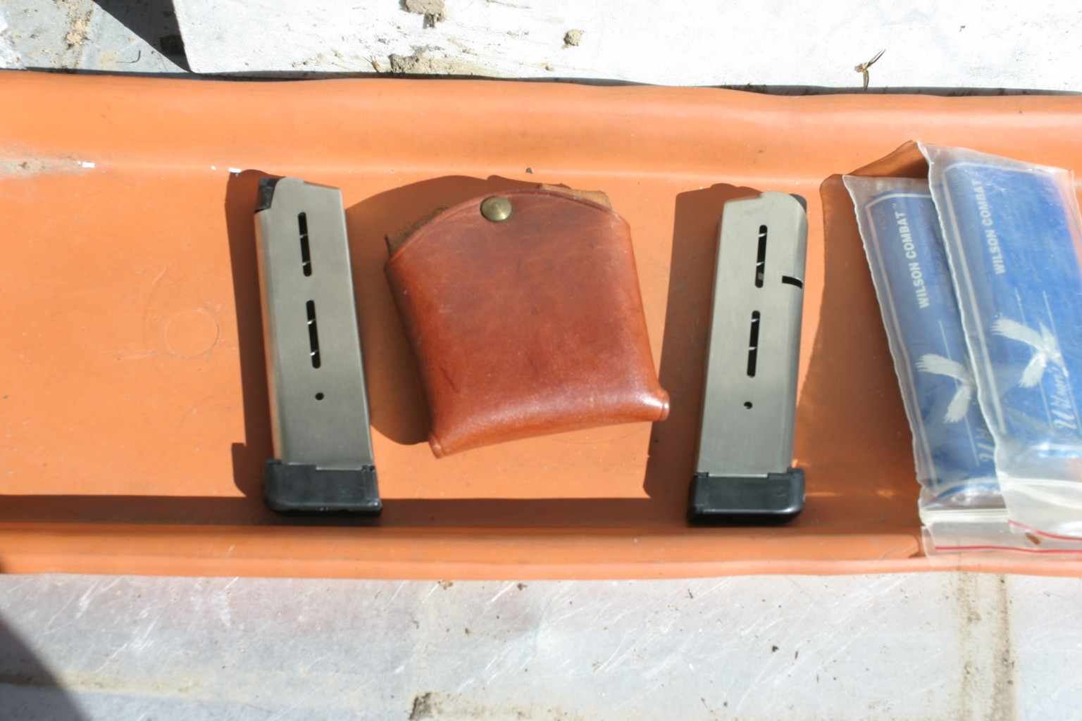 Magazinhalter von Ross und 2 Magazine für Colt 1911 in .45 von Wilson – Bild 1