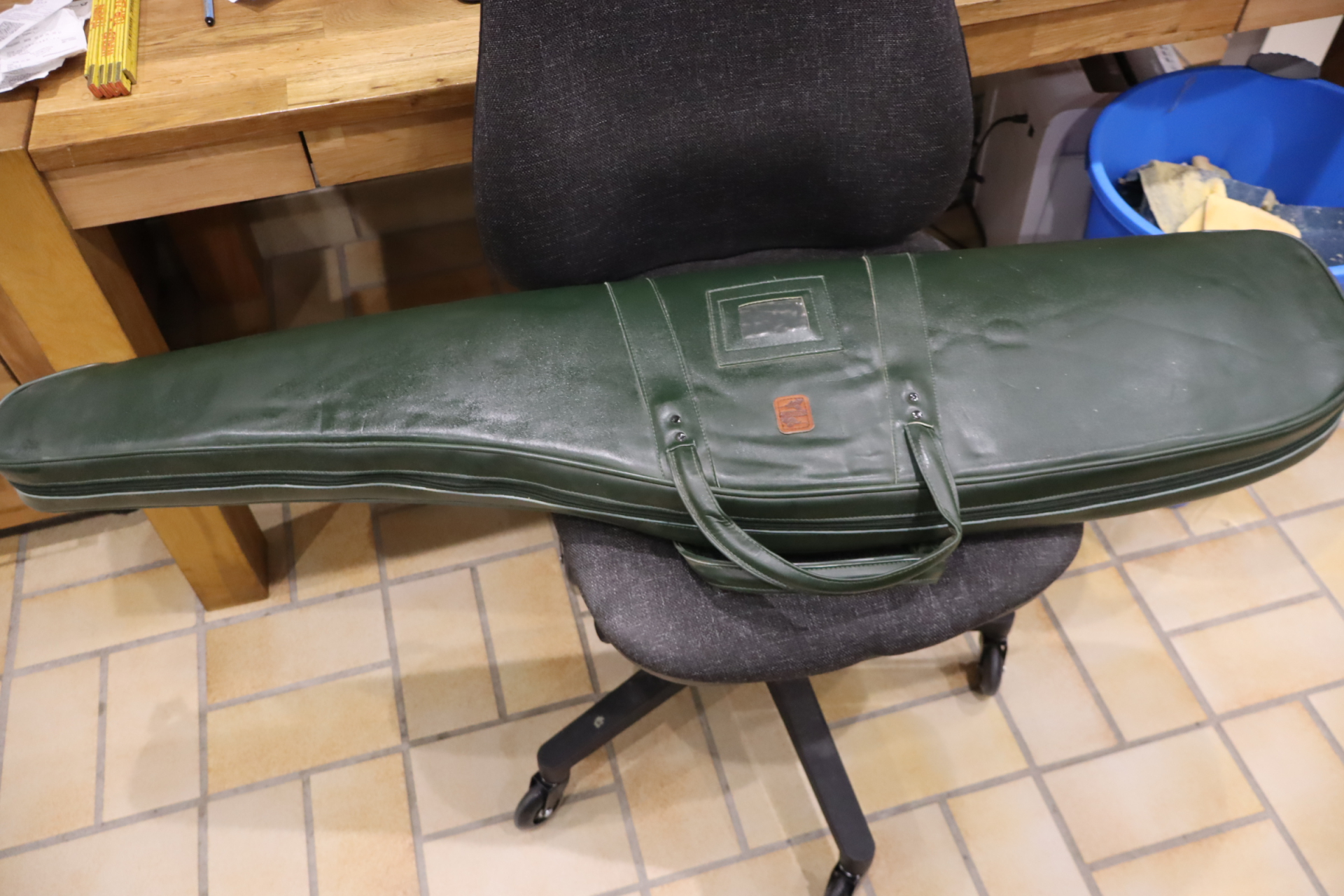 große Gewehrtasche grünes Kunstleder, gebraucht gut – Bild 1