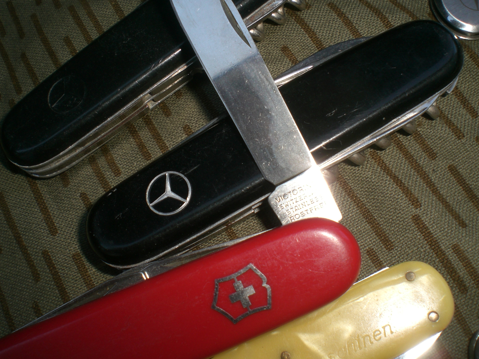 Konvolut Taschenmesser Victorinox. Mercedes Benz u.A. – Bild 2