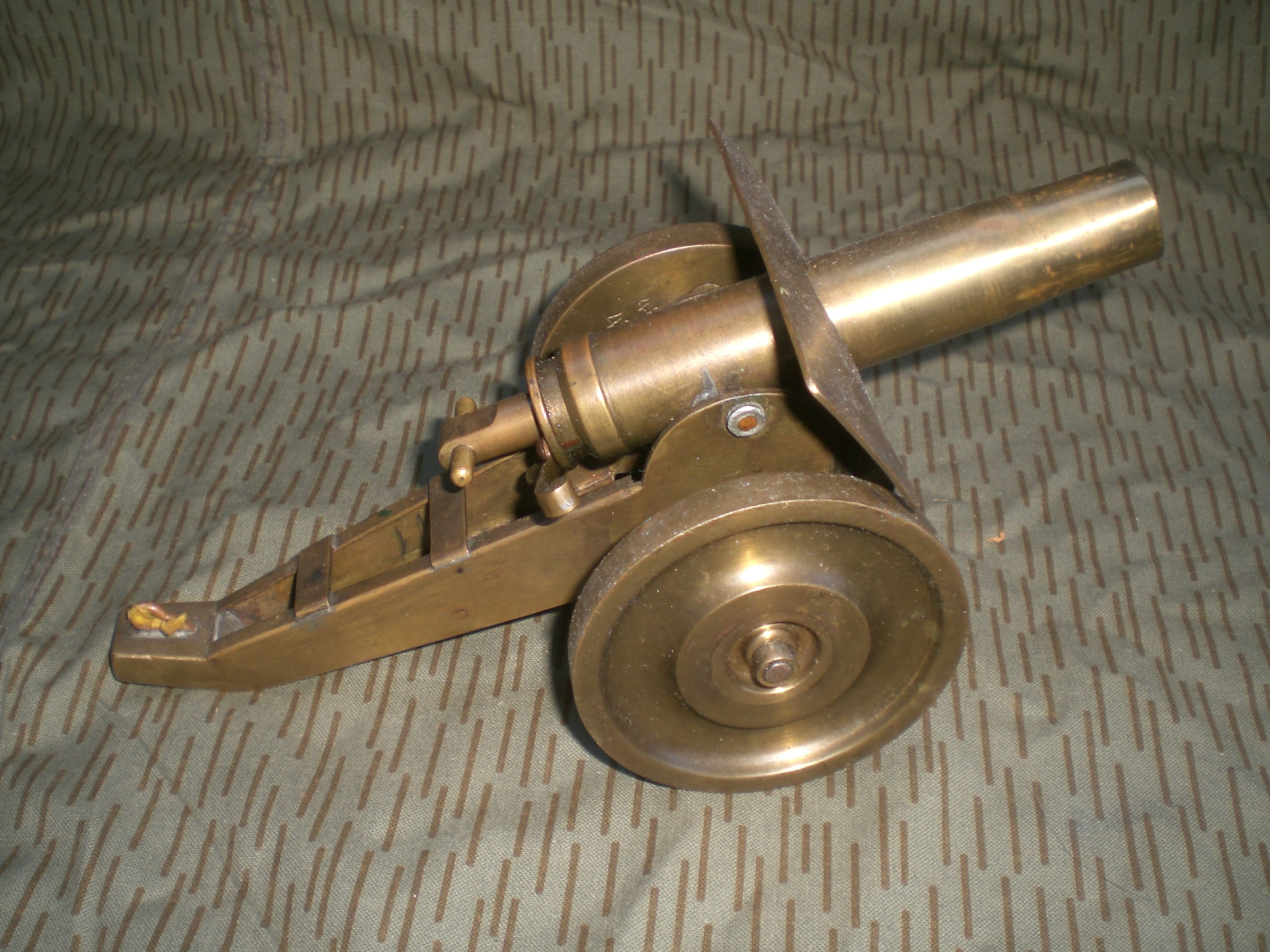Große Kanone, Spielzeugkanone aus russ. Hülsen 2.Weltkrieg – Bild 1