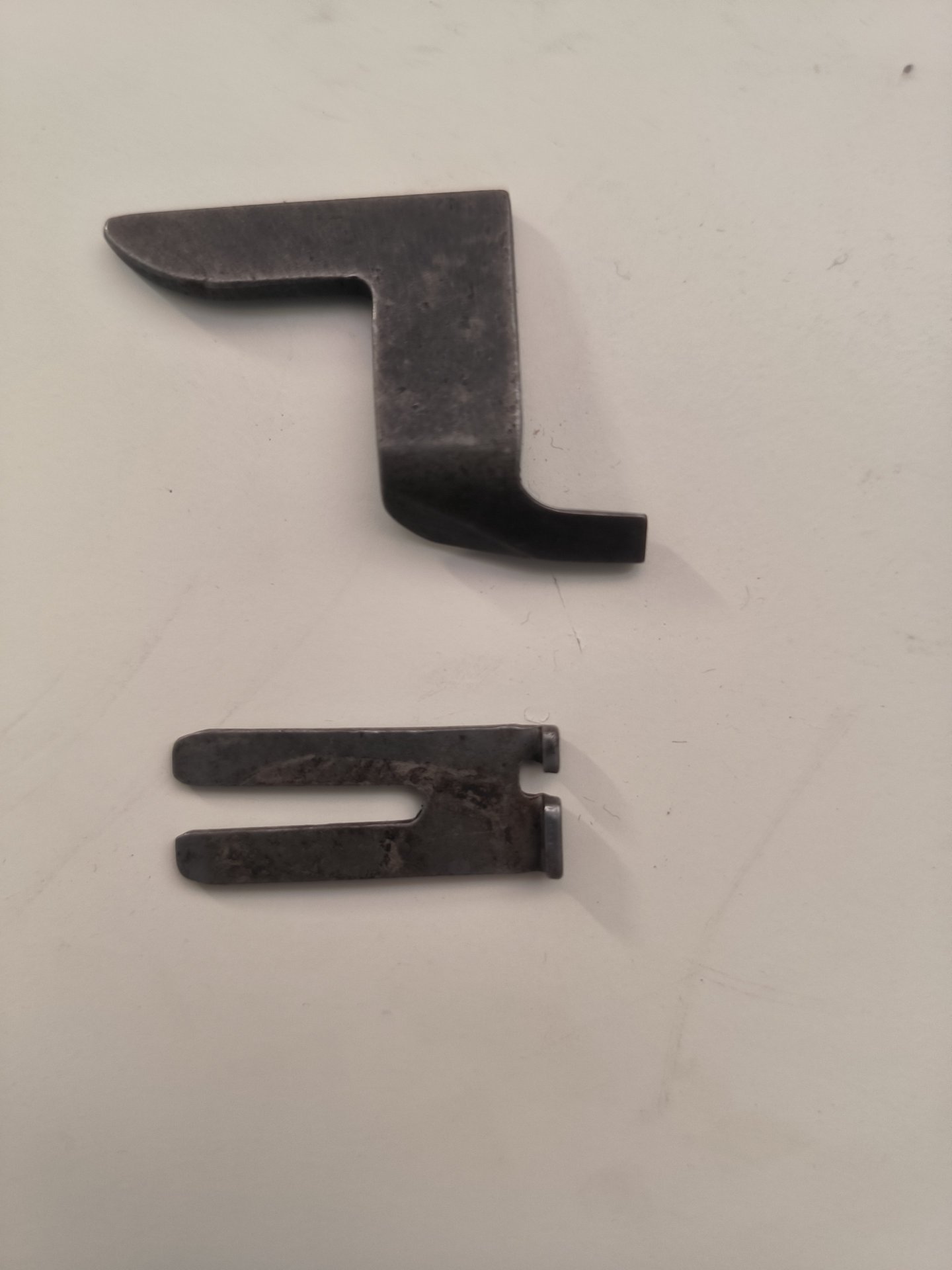 Stg44/Mp44 Kleinteile vom Griffstück fxo u. pa gestempelt – Bild 1