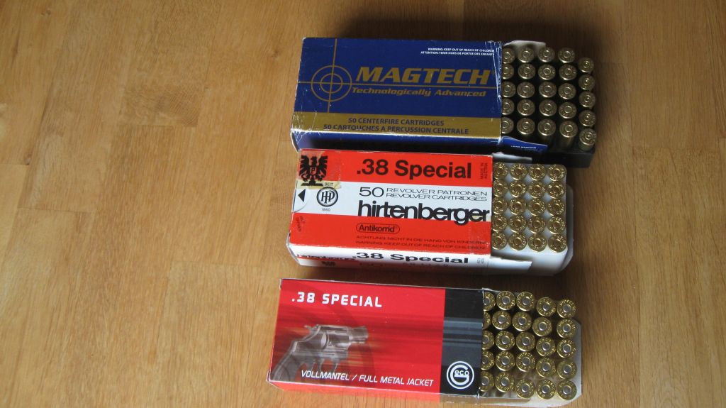 Konvolut Revolvermunition, Kal. 38 Special/357 Magn., Vollmantel, Bleirundkopf und Schrot – Bild 3