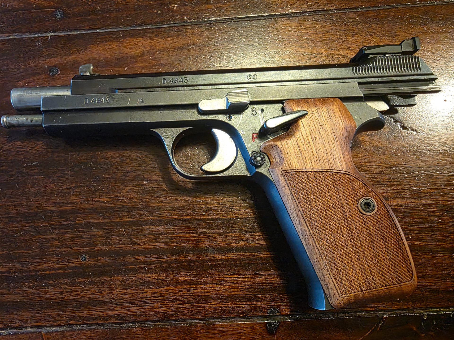 SIG 2104-4 vom BGS als Sportpistole – Bild 6