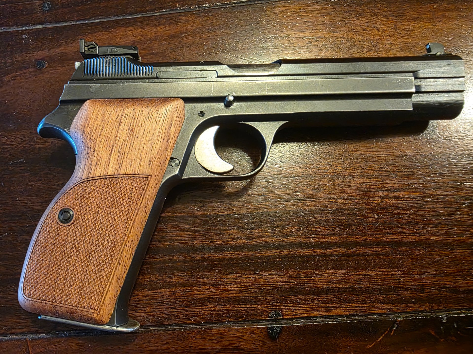 SIG 2104-4 vom BGS als Sportpistole – Bild 2