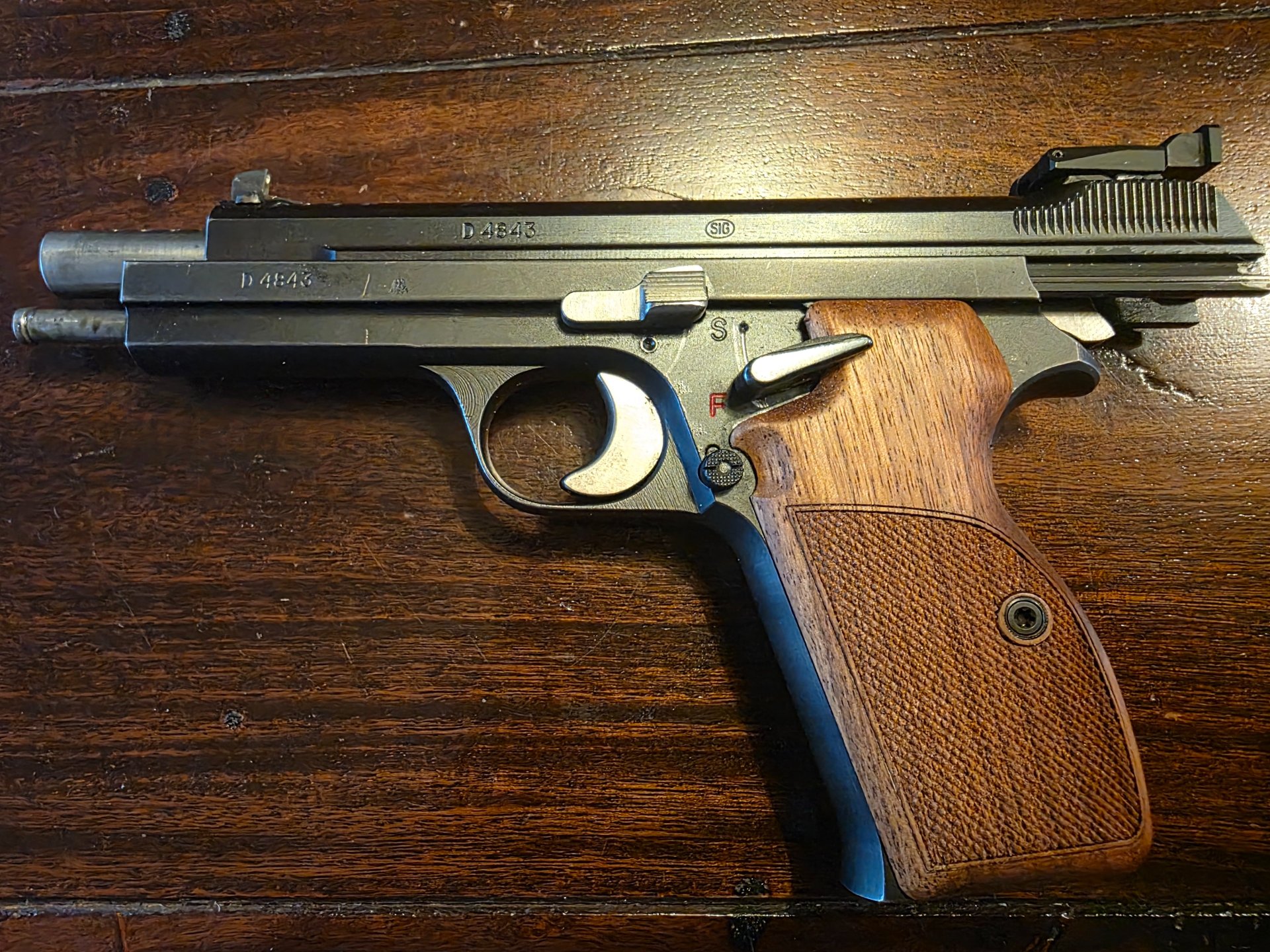 SIG 2104-4 vom BGS als Sportpistole – Bild 7