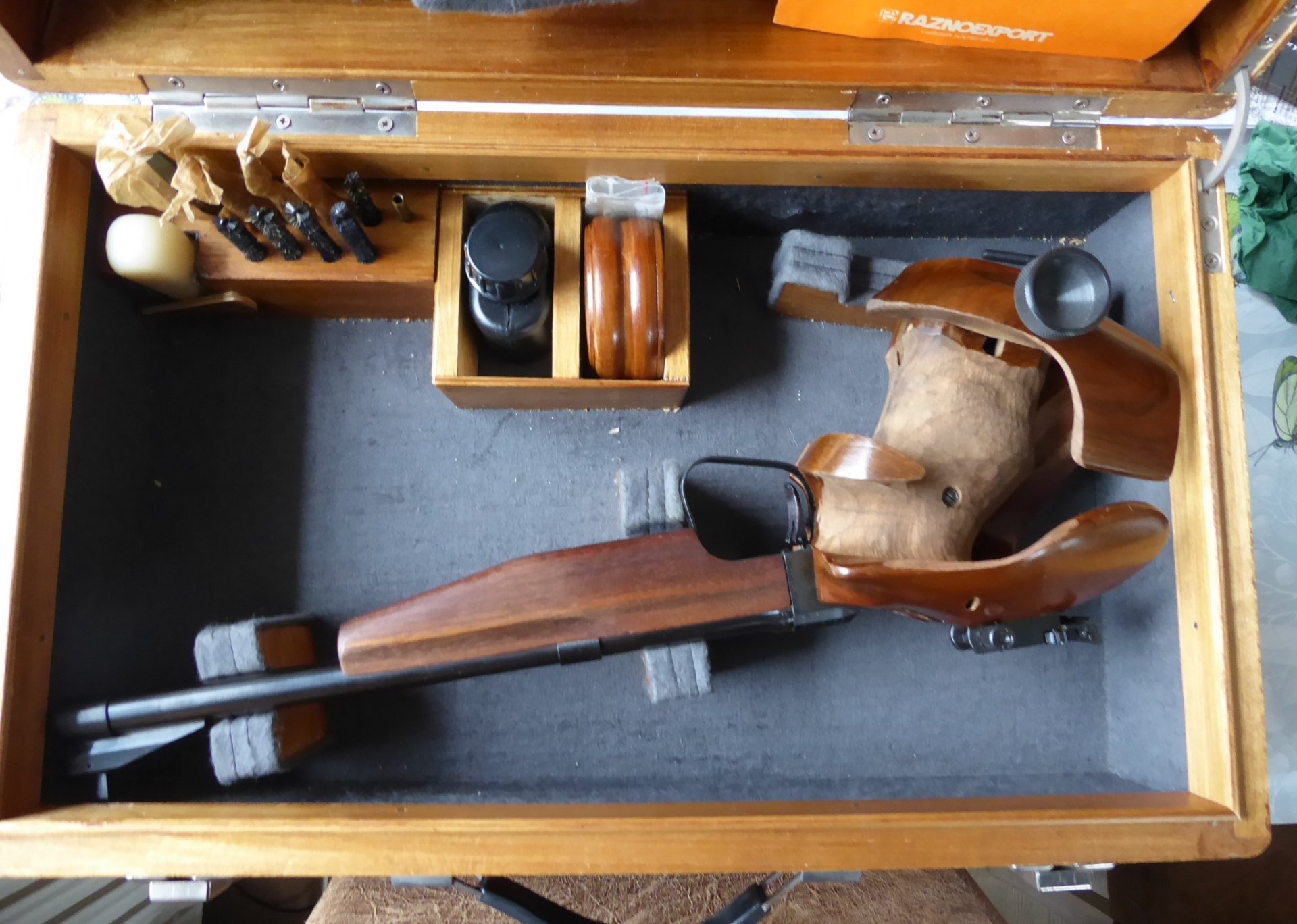 Freie Pistole, TOZ 35, .22 lr. im original Koffer – Bild 2
