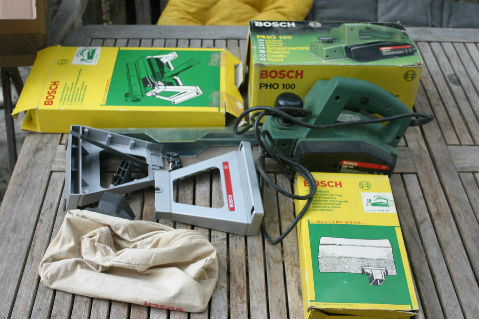 Elektrohobel von Bosch mit Fangsack und Montagetisch – Bild 1