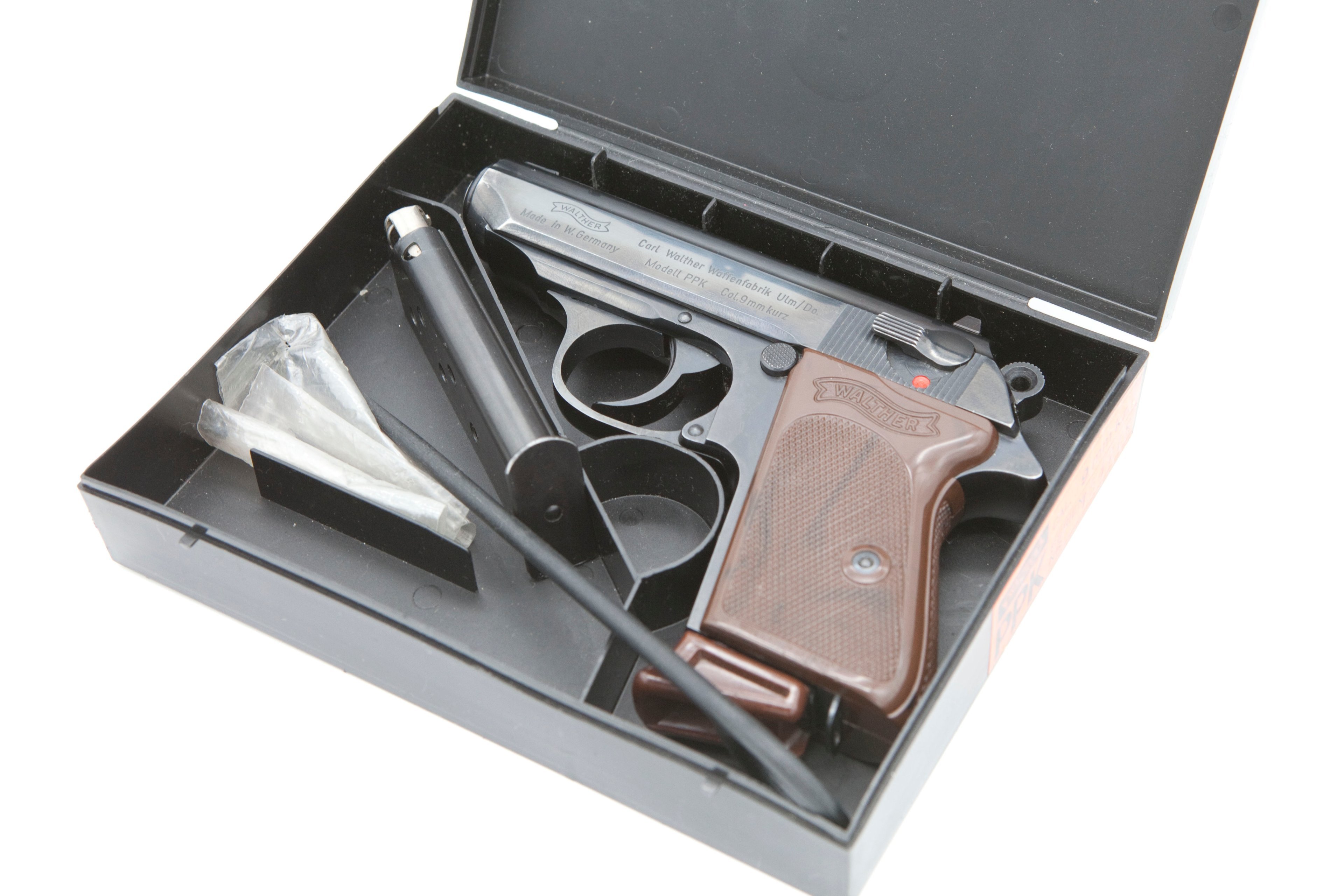 Walther PPK, Kaliber 9 mm kurz, Beschuss 1971, Personalisierung "Eugen Petrowski" – Bild 1
