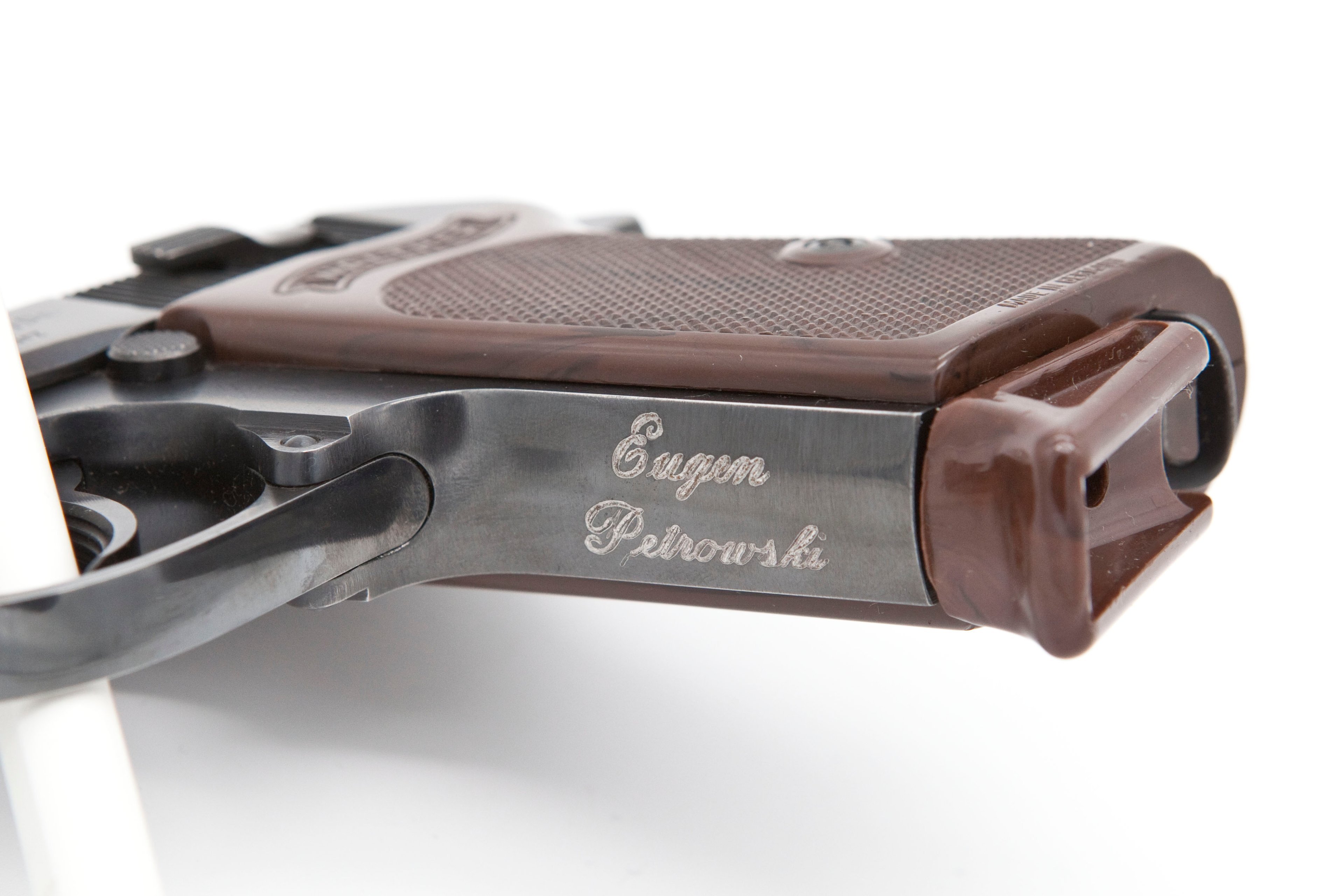 Walther PPK, Kaliber 9 mm kurz, Beschuss 1971, Personalisierung "Eugen Petrowski" – Bild 4