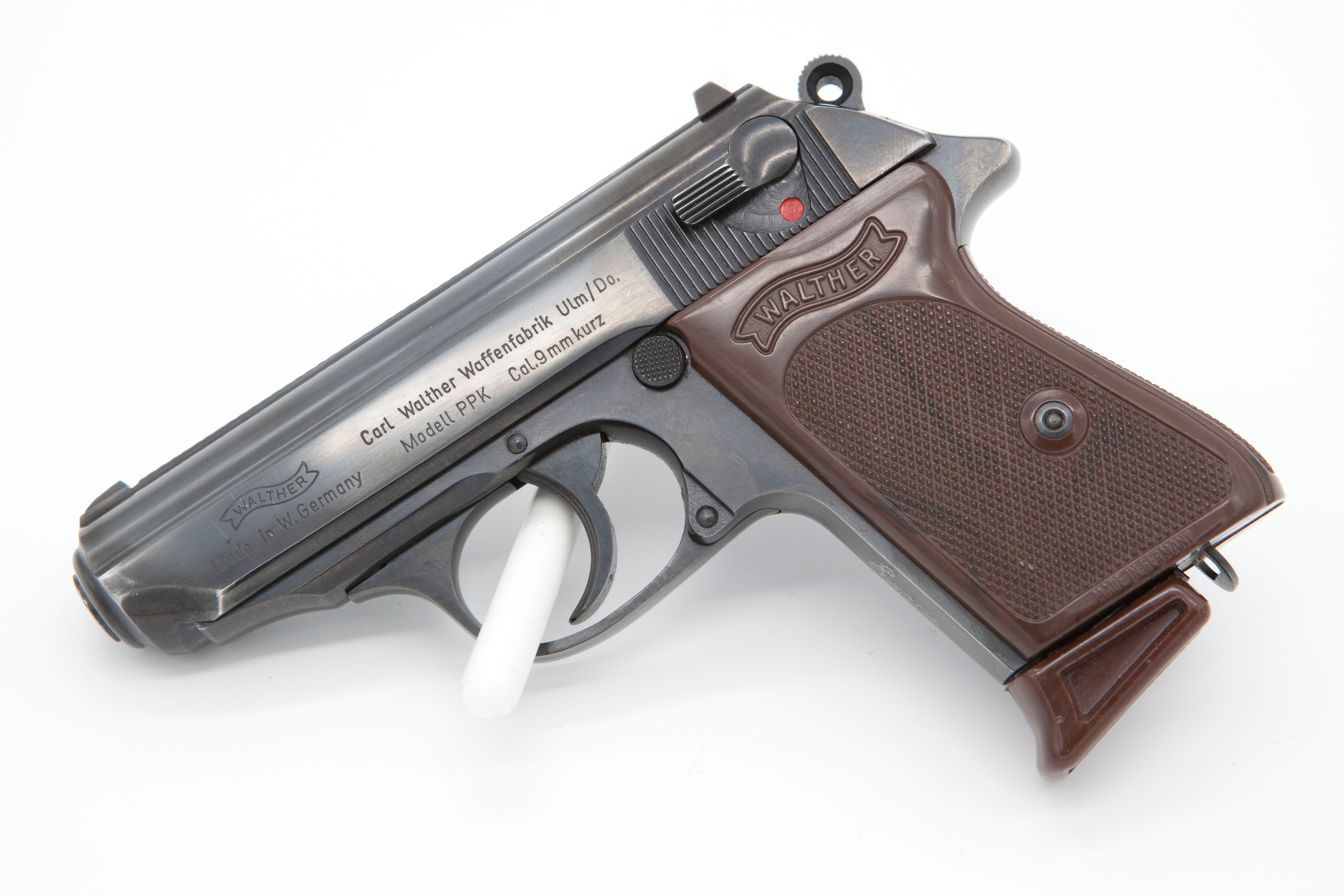 Walther PPK, Kaliber 9 mm kurz, Beschuss 1971, Personalisierung "Eugen Petrowski" – Bild 2