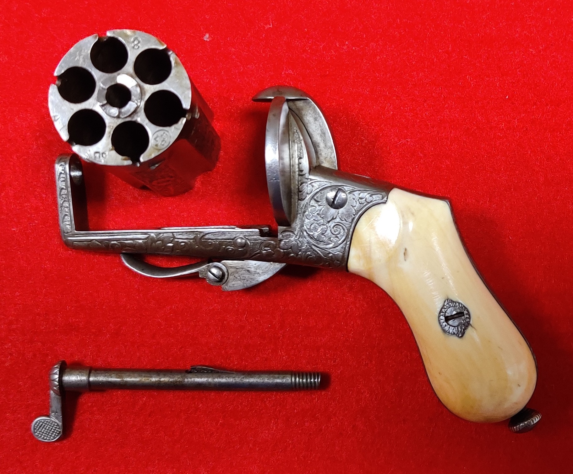 Antiquarischer Bündel-Revolver, Pepperbox, belgisch, für Lefaucheux-Patronen mit vmtl. Elfenbeingrif – Bild 3