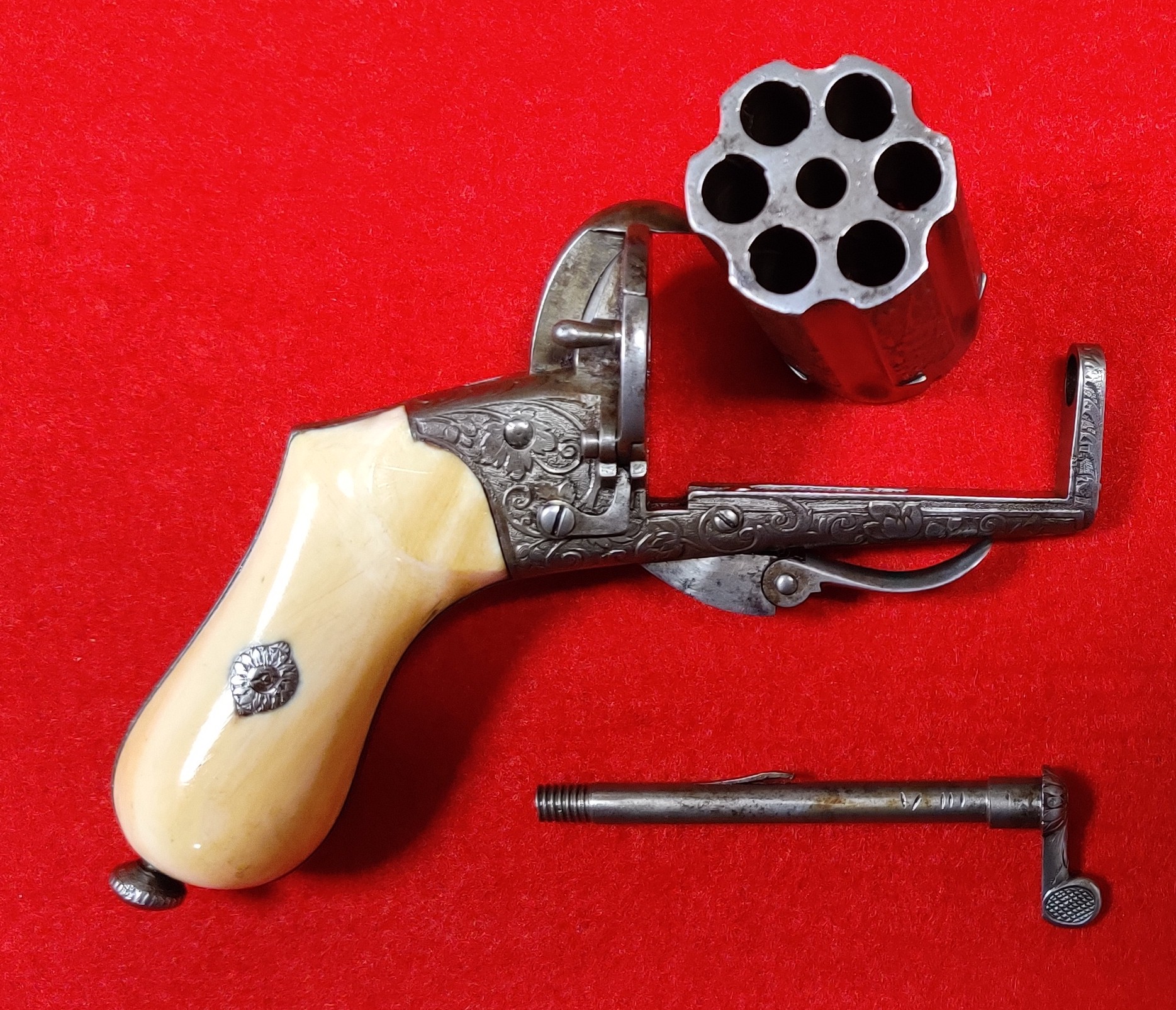Antiquarischer Bündel-Revolver, Pepperbox, belgisch, für Lefaucheux-Patronen mit vmtl. Elfenbeingrif – Bild 4