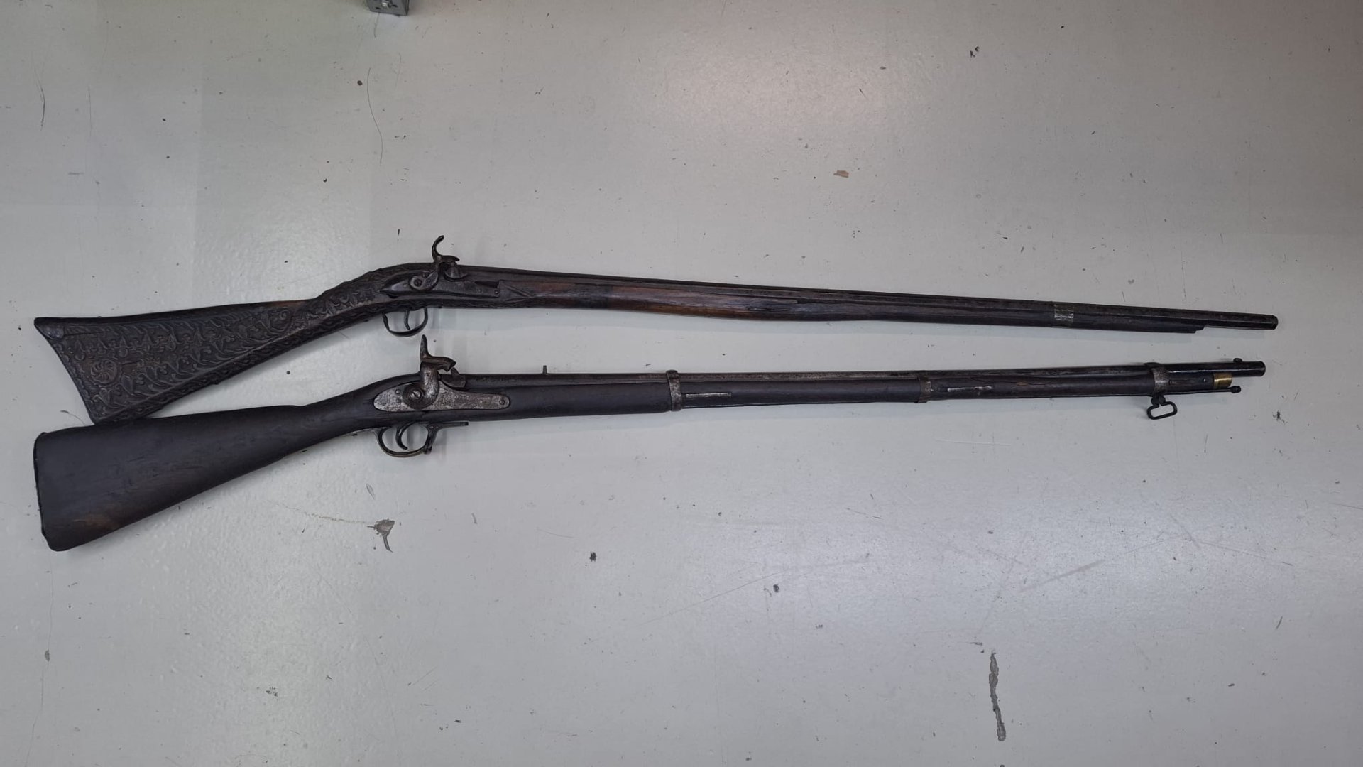 2 historische Vorderlader Gewehr Perkussion antik ab 18 – Bild 1