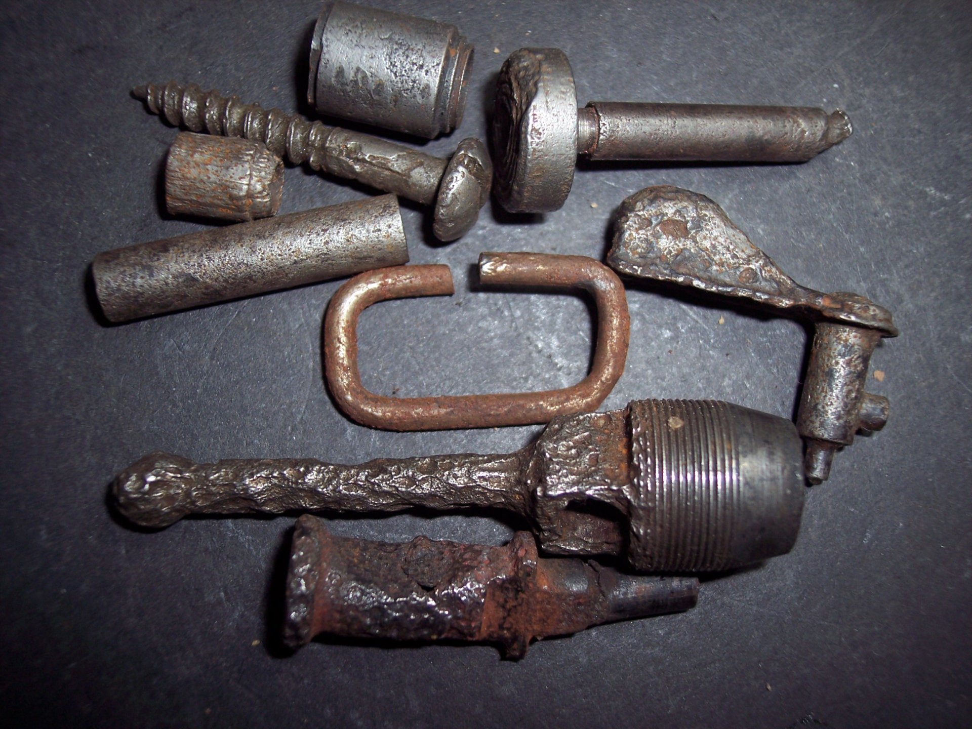 Konvolut 1 Sammlung Teile MP44 Sturmgewehr Mkb42 (MP40 38 P08 MG34 42) unbekannt Dachbodenfund – Bild 1