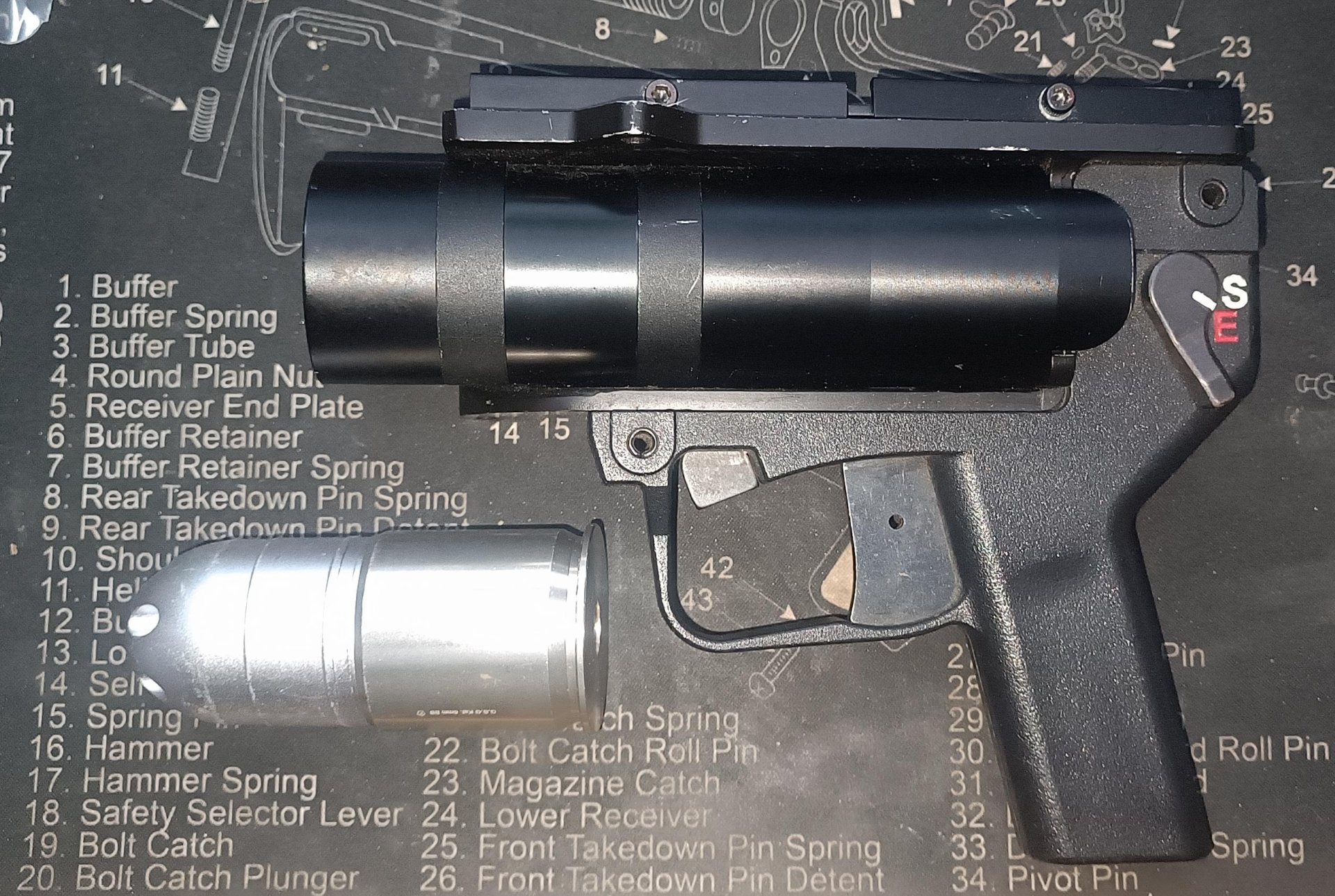 MadBull AGX 40mm Granatpistole mit Granate – Bild 1