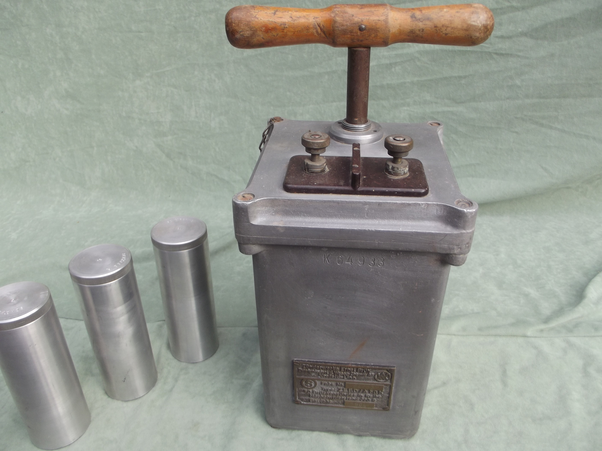 ''ZÜNDMASCHINE'' – Bild 1