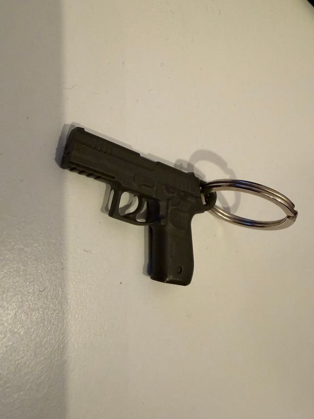 Miniatur-Pistolen-Schlüsselanhänger – SIG Sauer P320 – Maßstab 1:4 – Bild 1