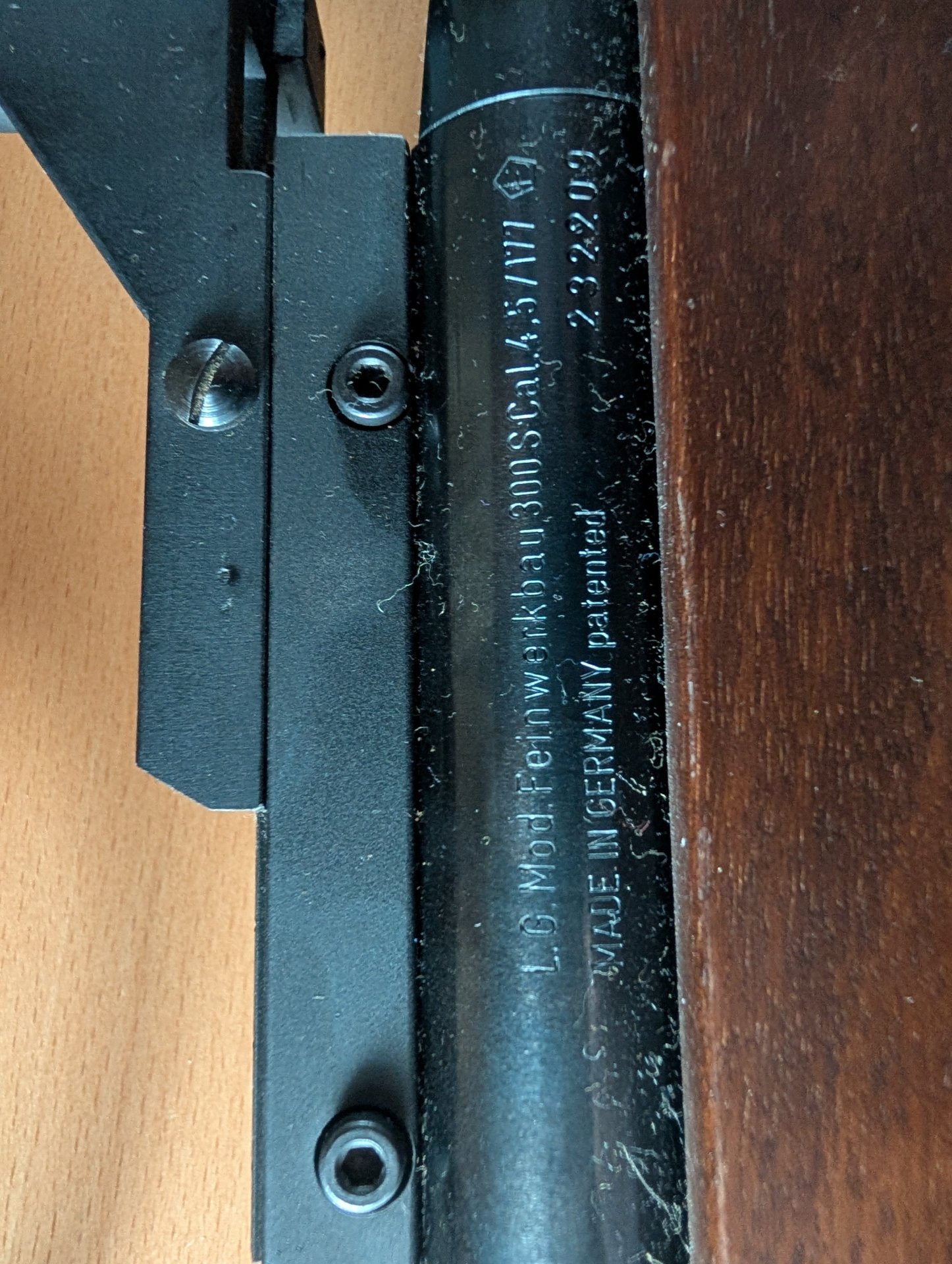 Feinwerkbau 300 S Match-Luftgewehr Kal. 4,5mm (.177) F-Zeichen + FWB Diopter & Futteral – Bild 2