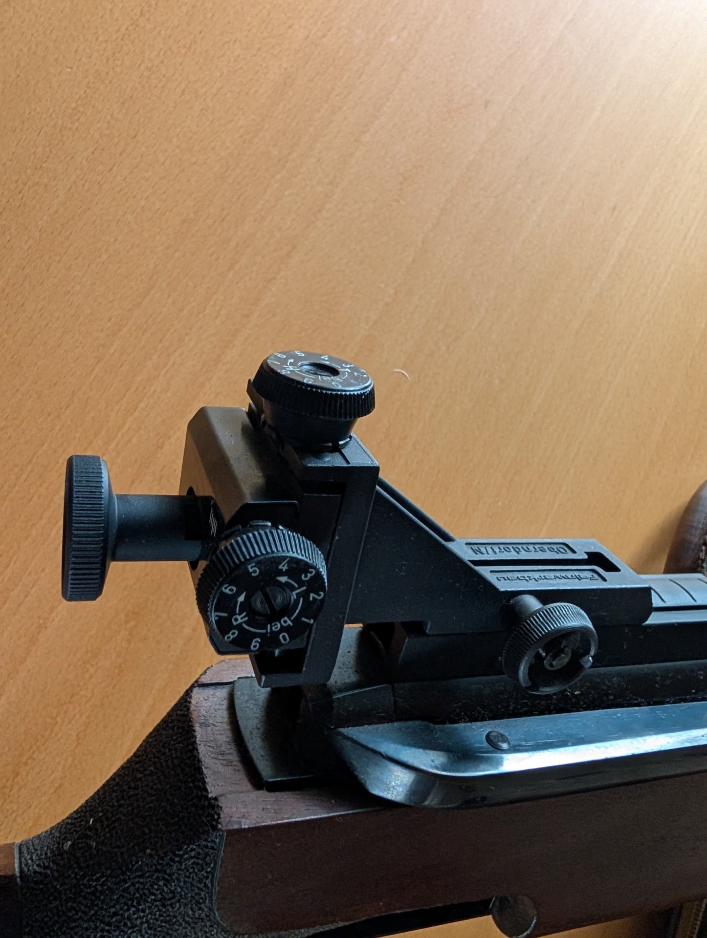 Feinwerkbau 300 S Match-Luftgewehr Kal. 4,5mm (.177) F-Zeichen + FWB Diopter & Futteral – Bild 3