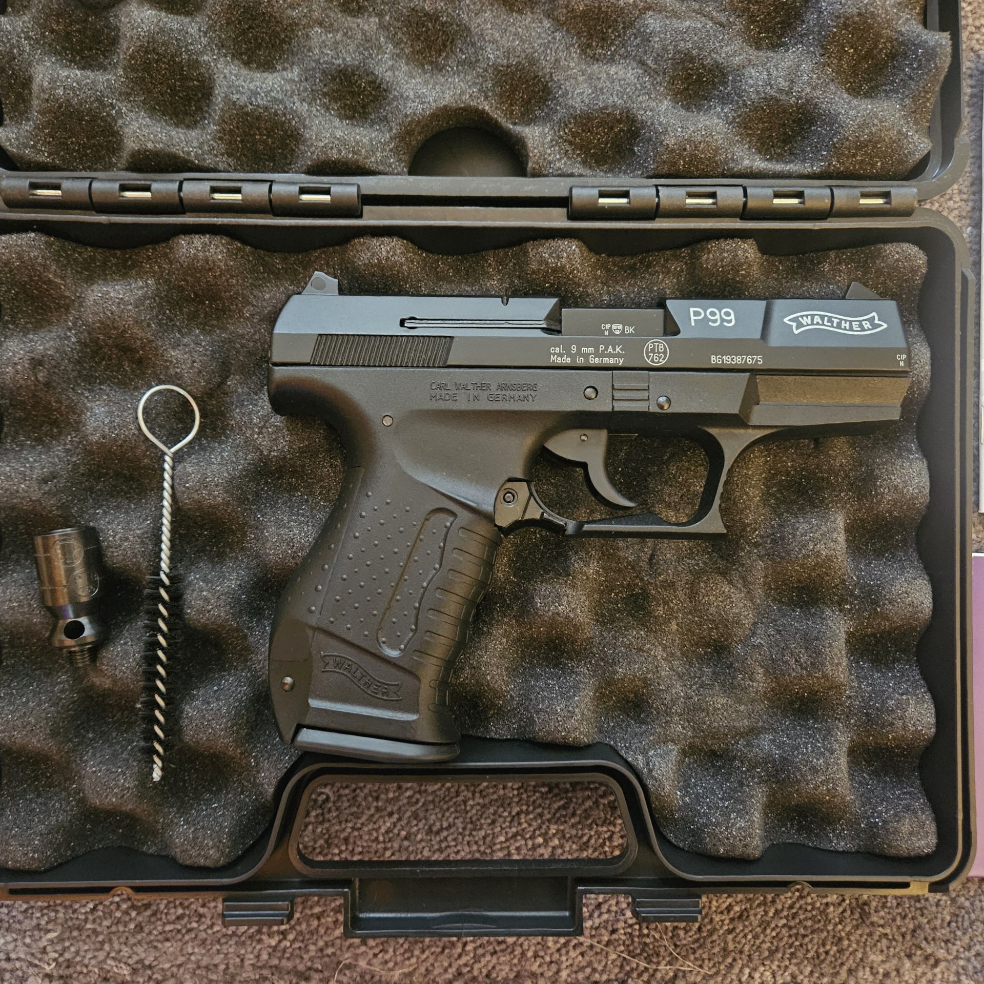 Walther P99 Schreckschuss 9mm P.A.K. – NEU & ungeschossen! Koffer, Abschussbecher, 50x Munition – Bild 2