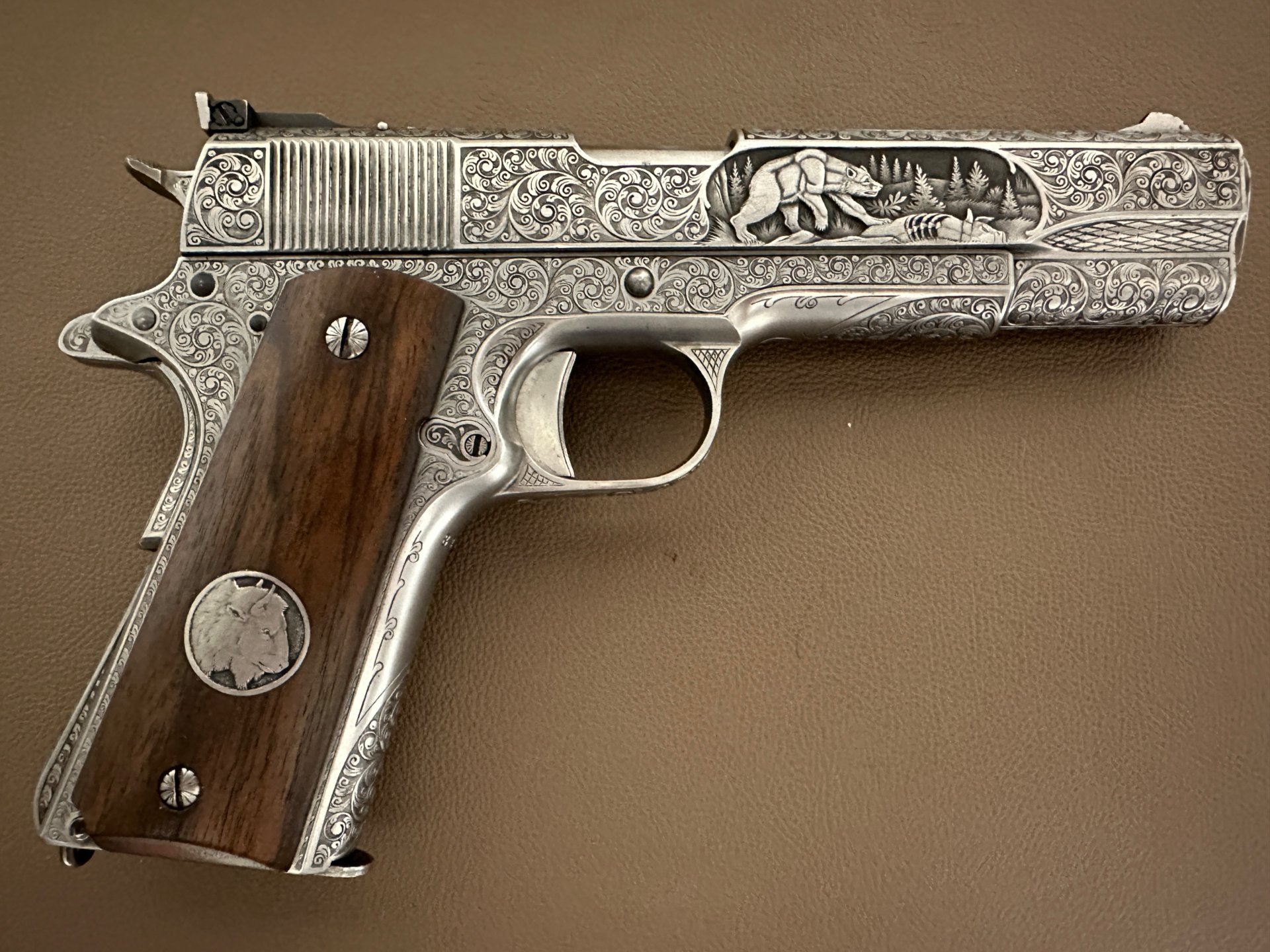 customgravierter COLT 1911 Kal. .45ACP VOLLGRAVUR weltweiter Unikat mit dt. Beschuß – Bild 2