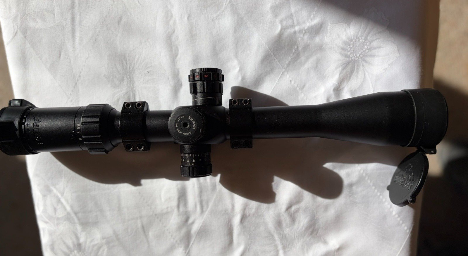 Hawke Sidewinder 6.5-20x42 MIL-DOT Zielfernrohr mit Bever Creek Flip-Caps – Bild 2