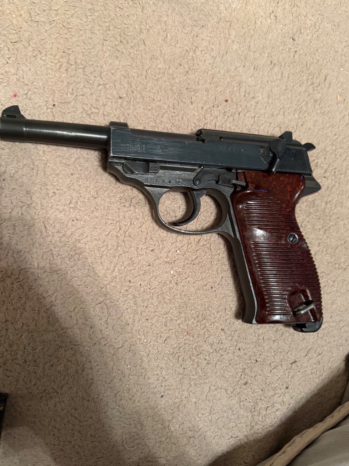 Walther P38 im Karton 1944 9 mm WAA 135 + 3 Magazine Wehrmacht – Bild 3