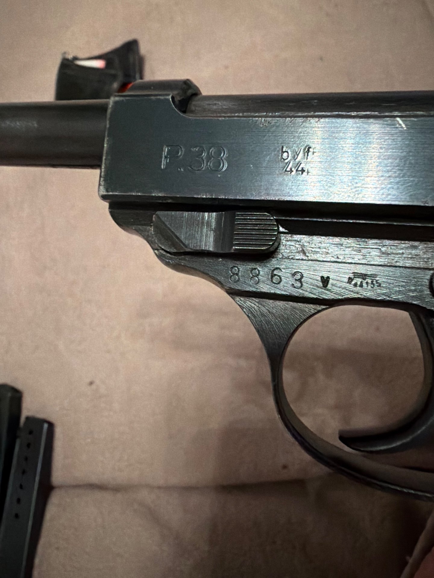 Walther P38 im Karton 1944 9 mm WAA 135 + 3 Magazine Wehrmacht – Bild 7