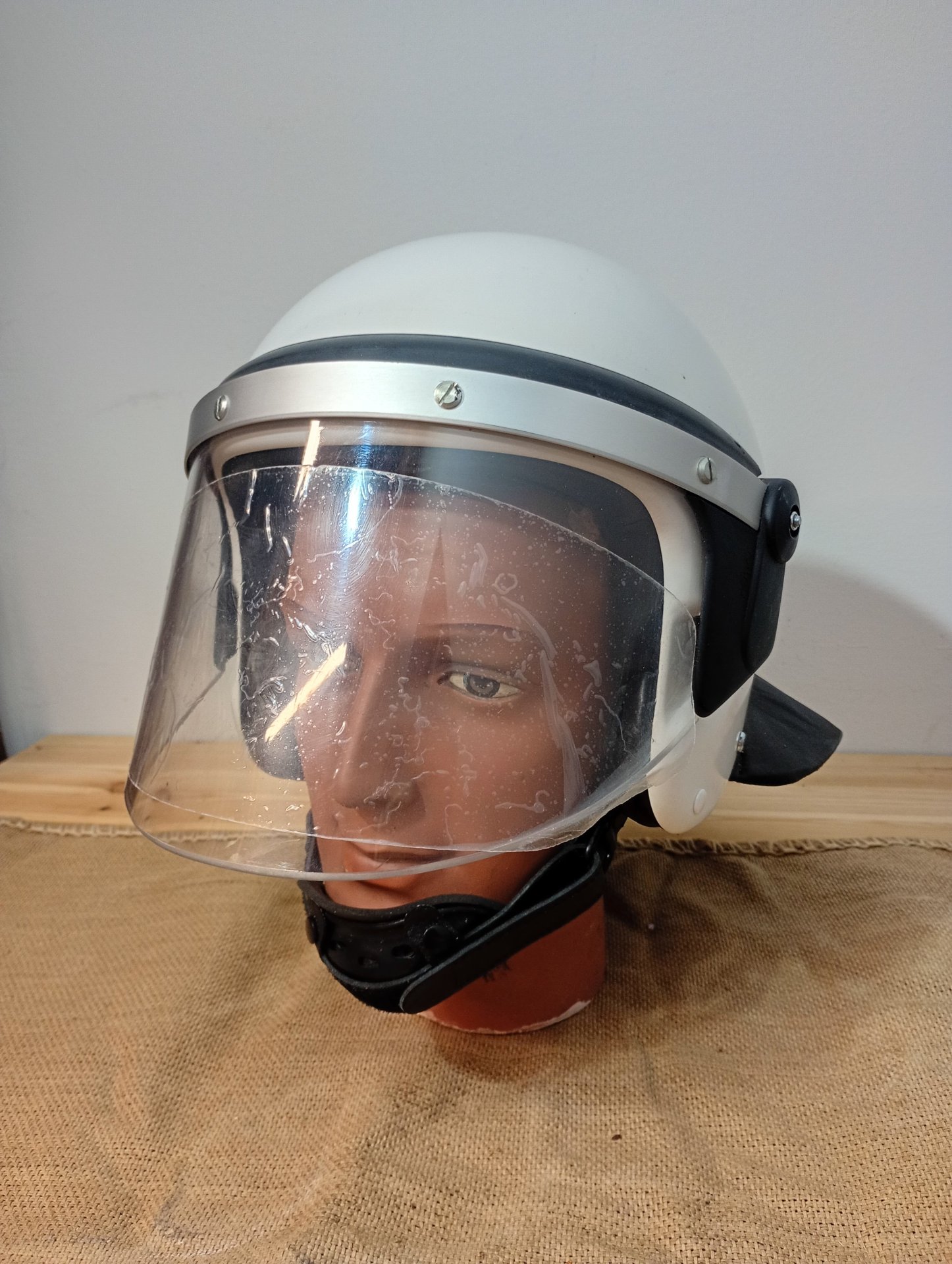 Politzeieinsatzhelm – Bild 1
